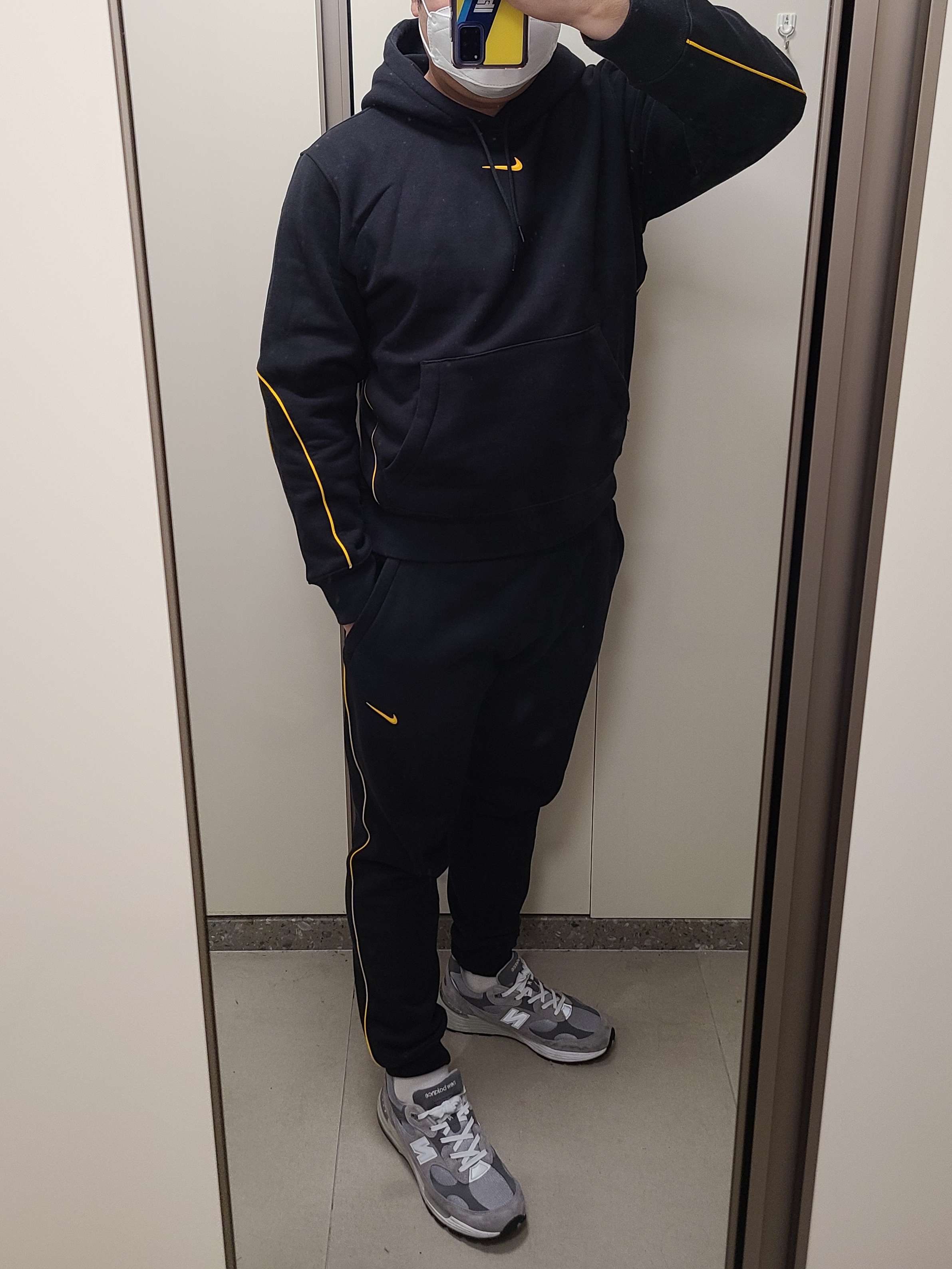 New Balance 992 Made in USA Grey - D Standard, Nike x Drake Nocta Essential Hoodie Black - Asia 착용 스타일