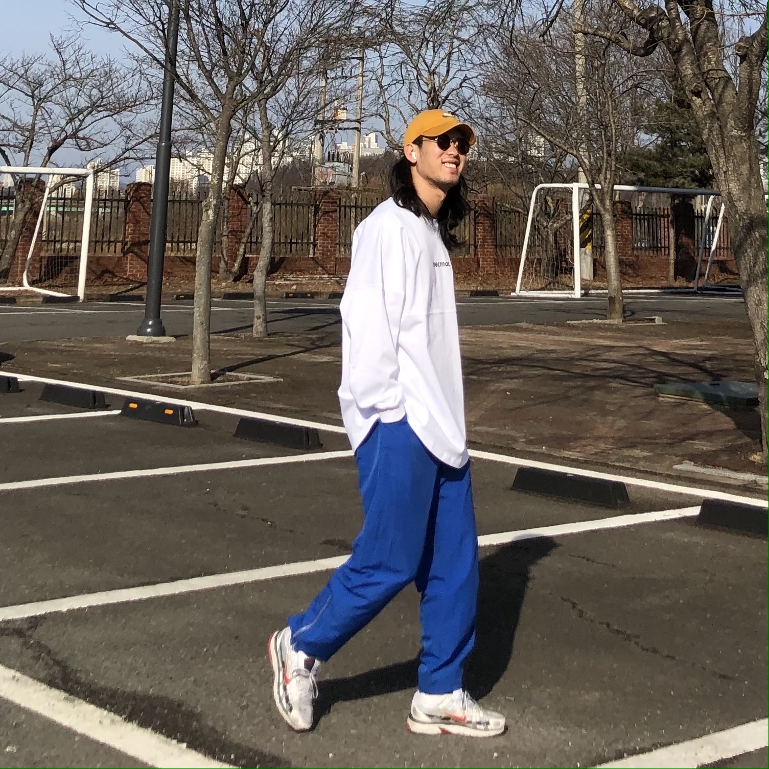 (W) Nike P-6000 Metallic Silver Red 착용 스타일