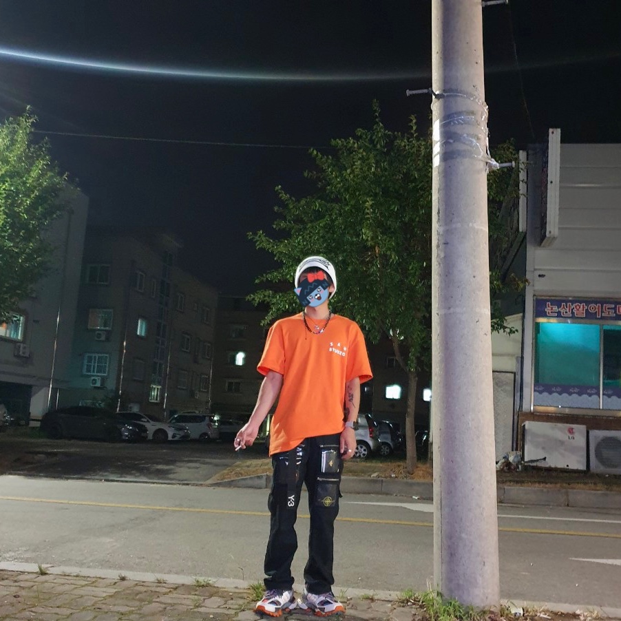 Balenciaga Track Sneakers Orange Grey 착용 스타일