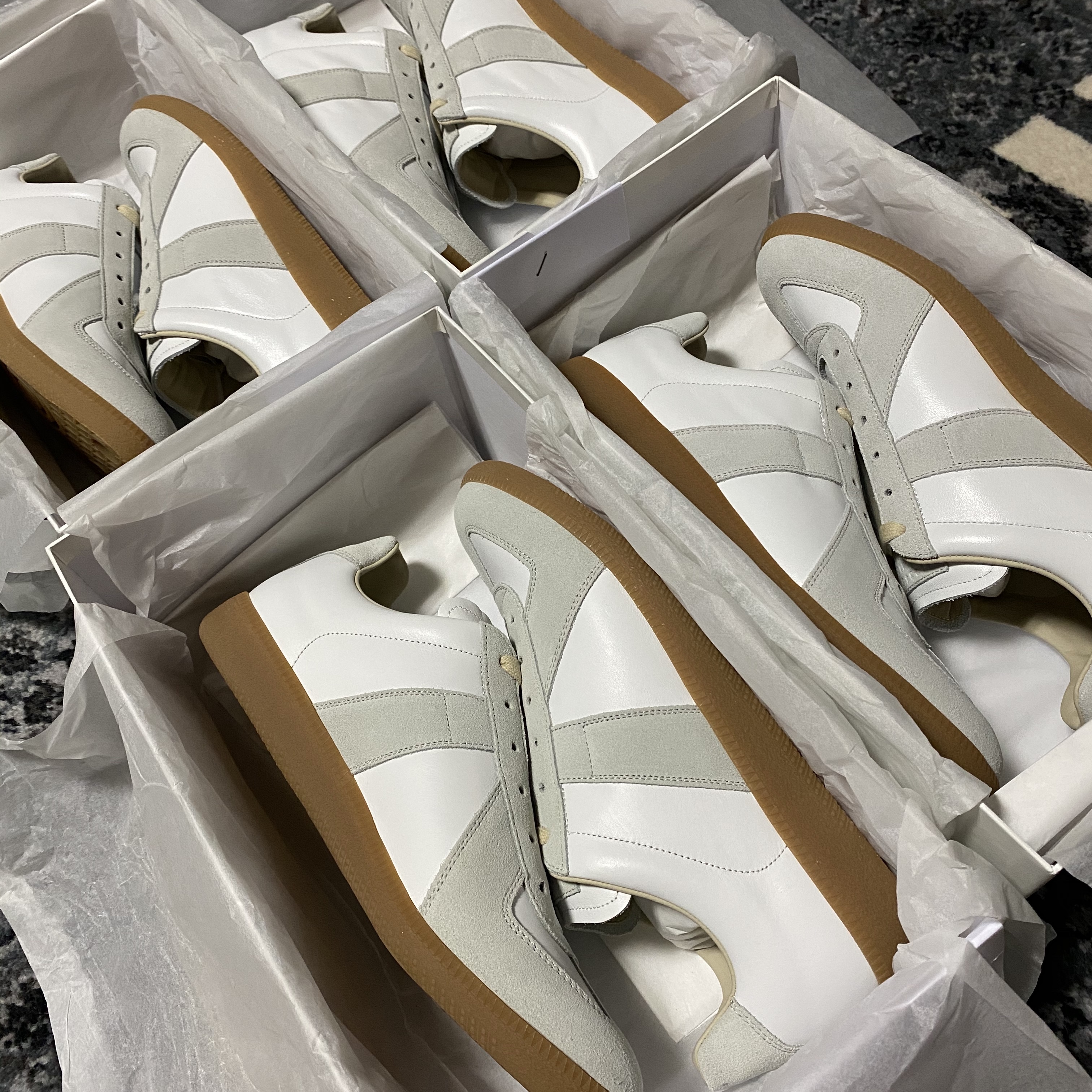 Maison Margiela Calfskin Replica Sneakers 착용 스타일