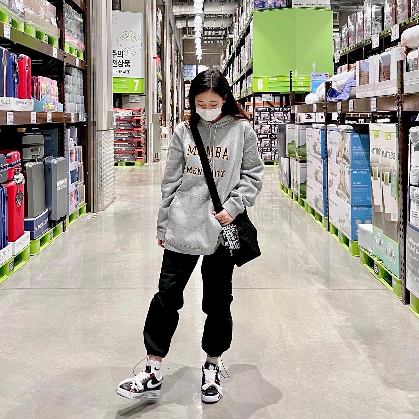 Jordan 1 Retro High OG Black White 2014, (GS) Jordan 1 Retro High OG Black White 2014 착용 스타일