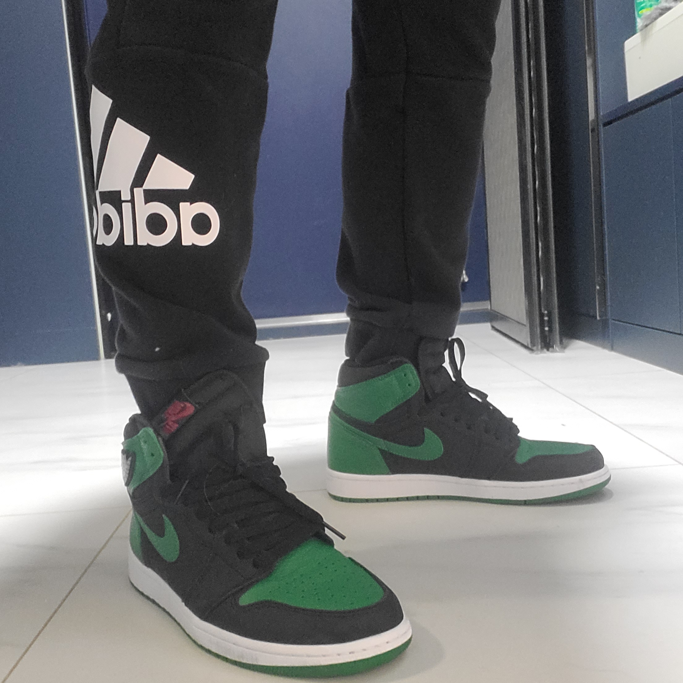 Jordan 1 Retro High OG Pine Green Black 착용 스타일