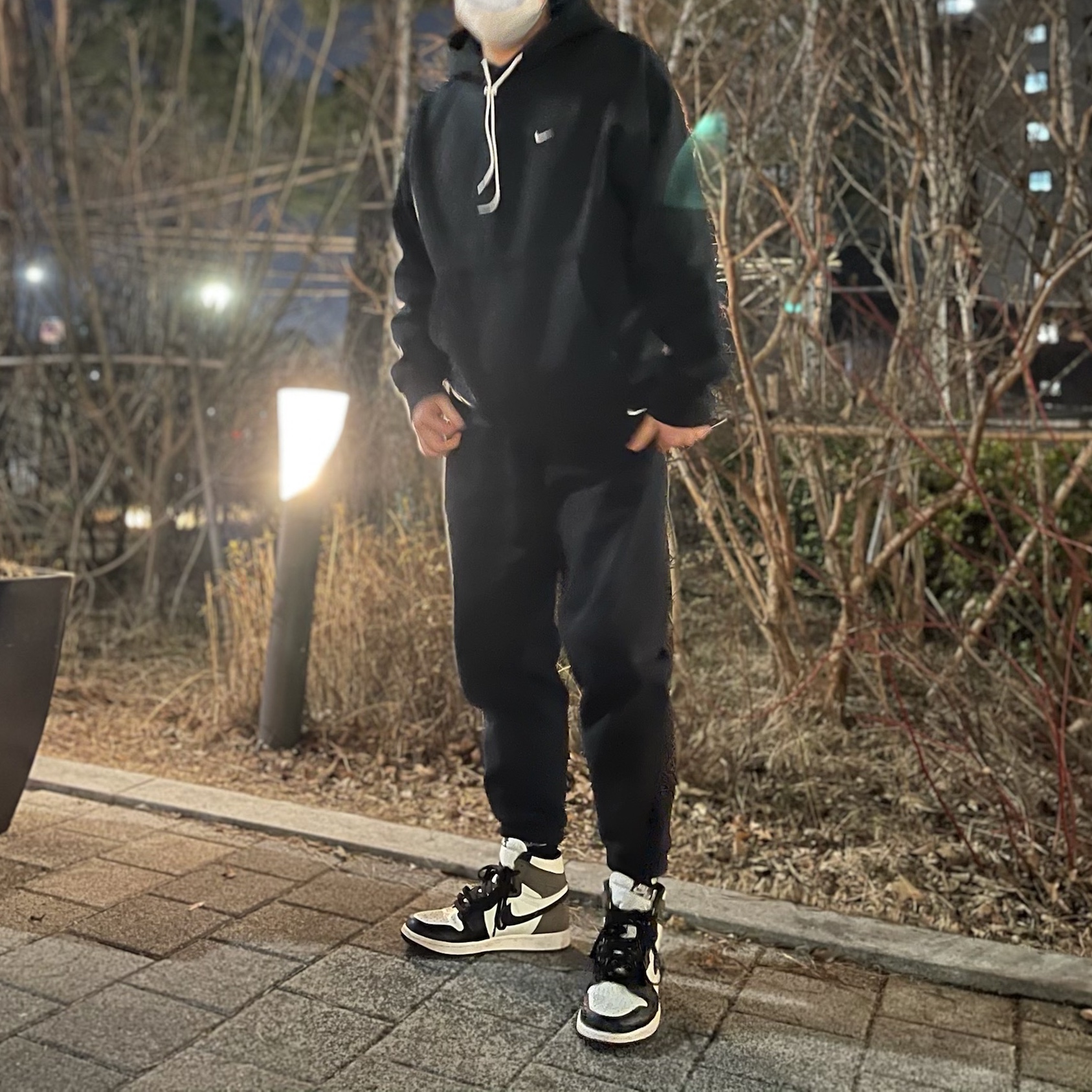 Jordan 1 Retro High OG Black Mocha, Nike M NRG Hoodie Black 착용 스타일
