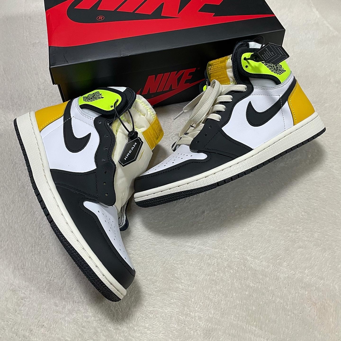 Jordan 1 Retro High OG Volt Gold 착용 스타일 - 1