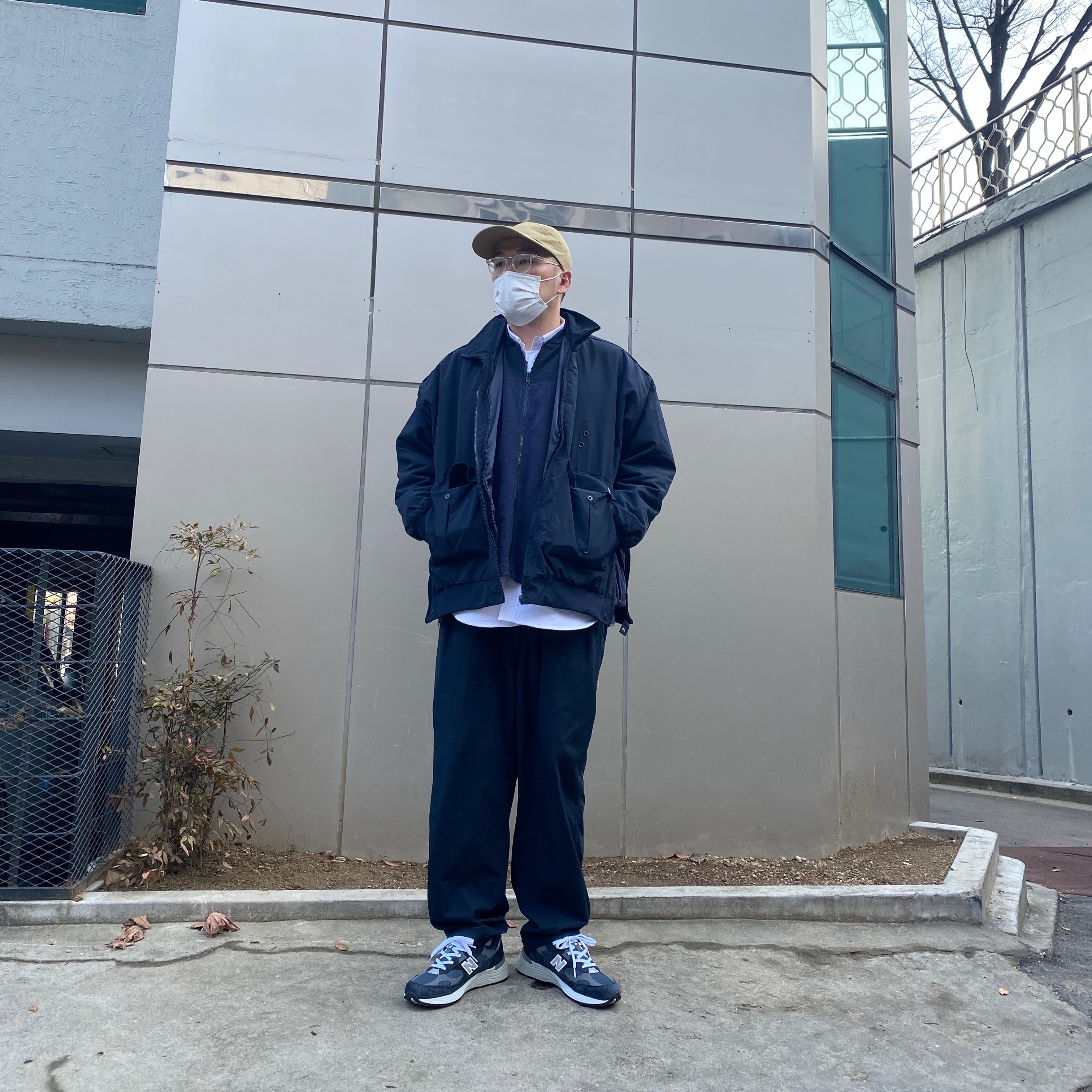 New Balance 992 Made in USA Navy 착용 스타일 - 1