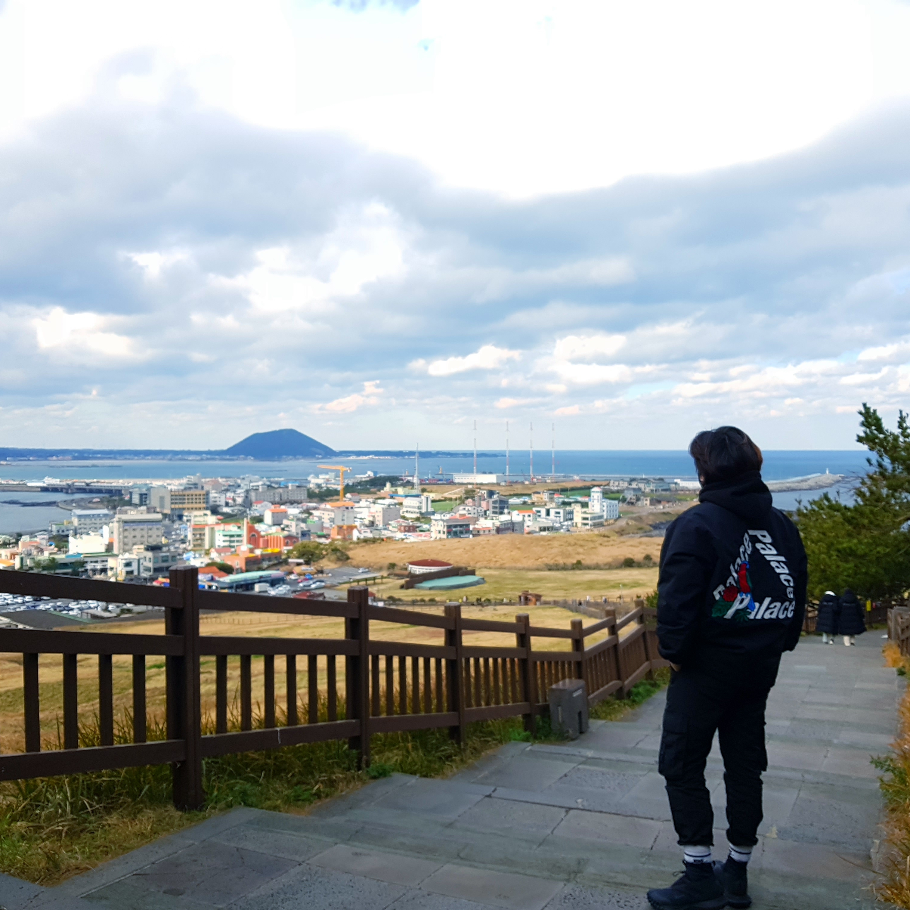 Palace Parrot Palace-3 Coach Jacket Black - 20FW, Nike ACG Mountain Fly Gore-Tex Black and Dark Grey 착용 스타일