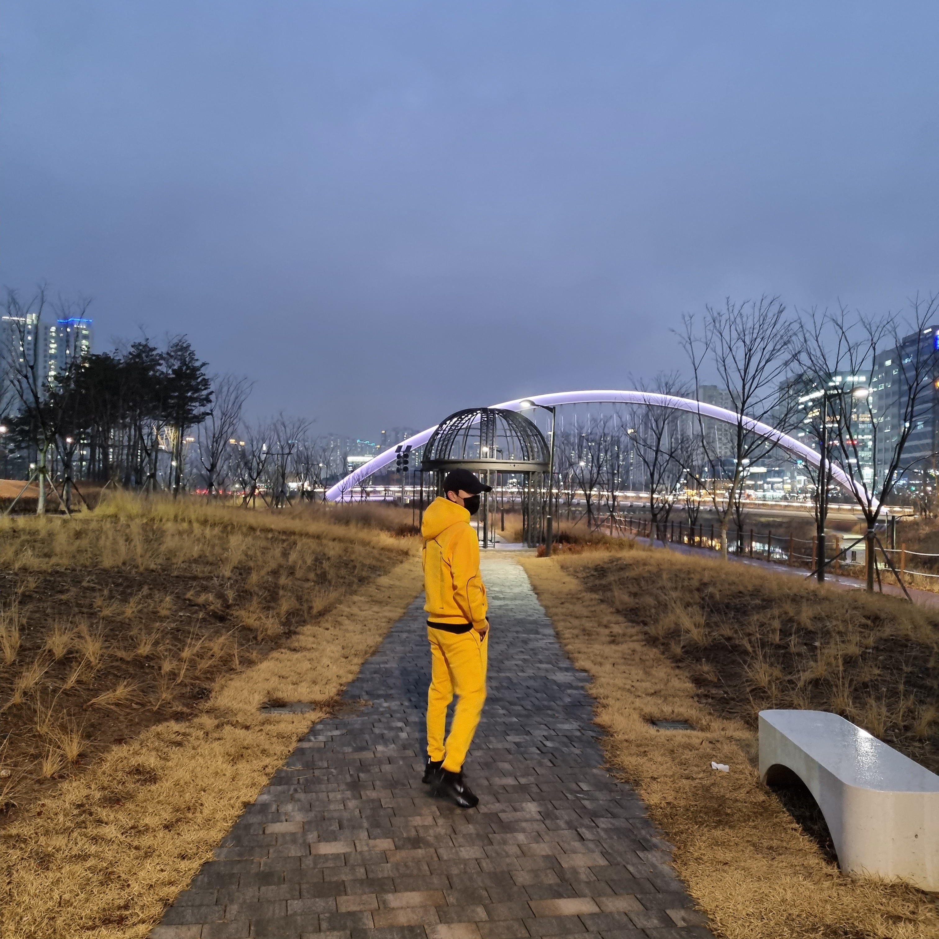 Nike x Drake Nocta Essential Hoodie University Gold - Asia, Nike x Drake Nocta Fleece Pants University Gold - Asia 착용 스타일 - 1