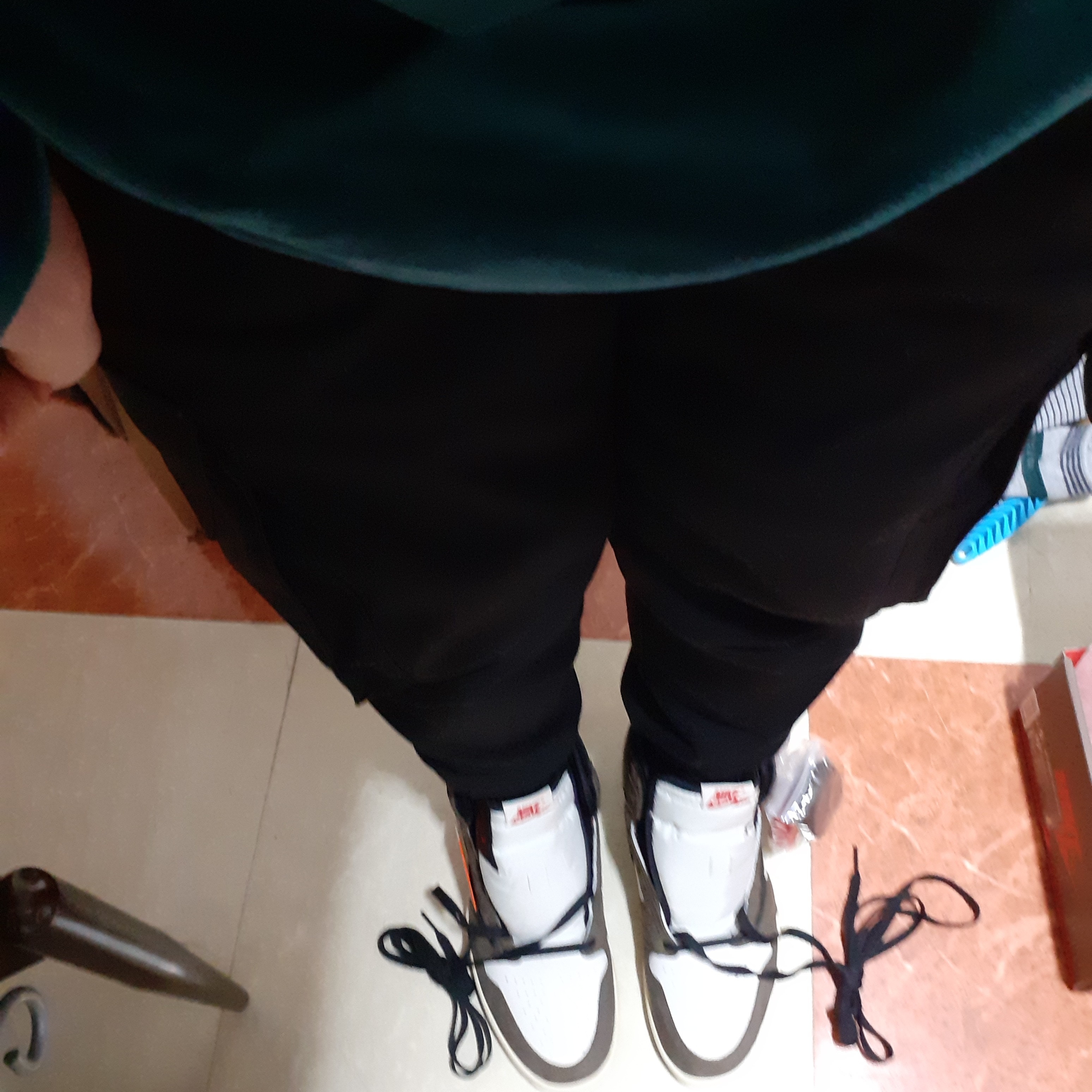 Jordan 1 x Travis Scott Retro High OG SP Mocha 착용 스타일