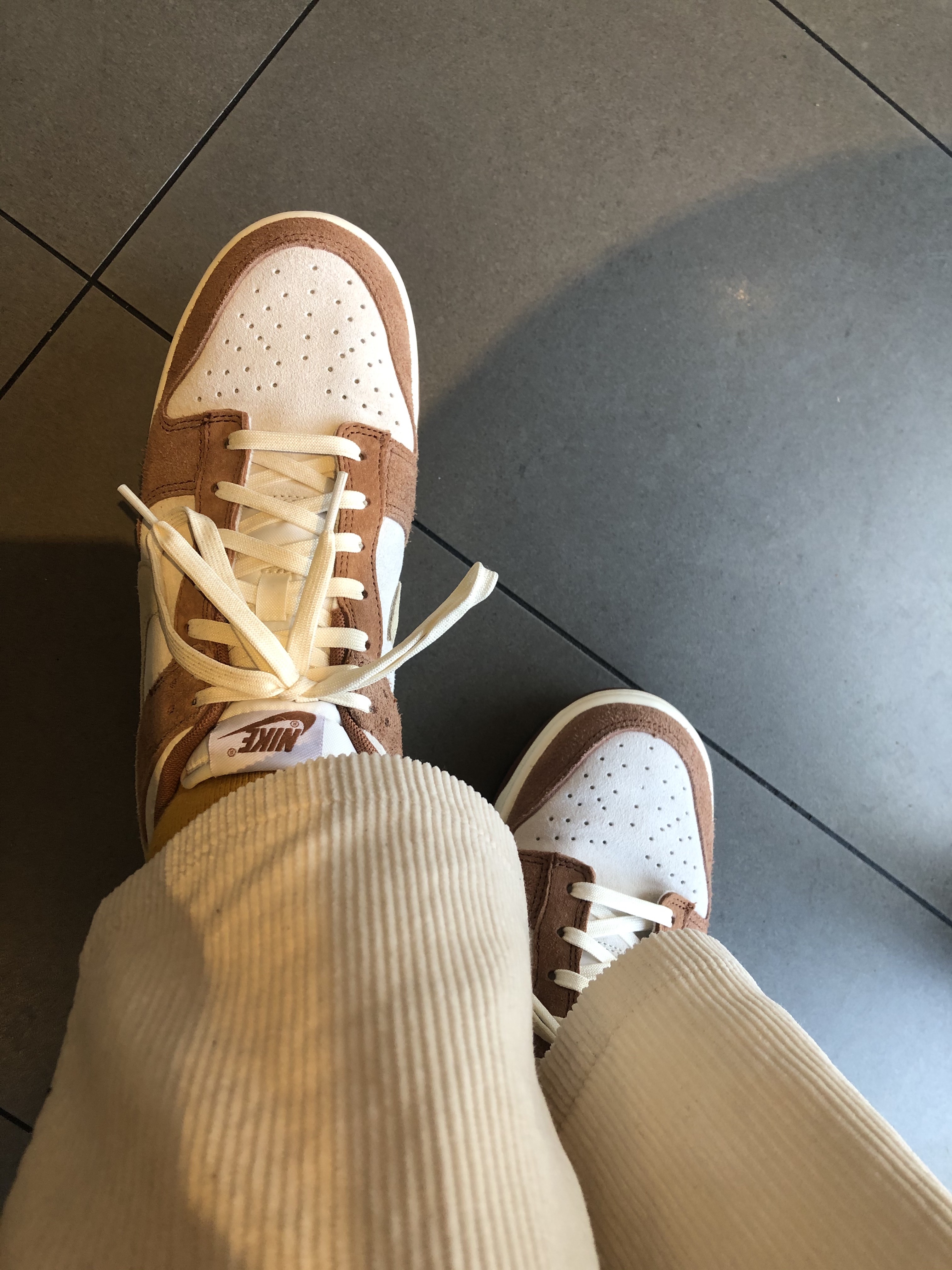 Nike Dunk Low Pro Premium Medium Curry 착용 스타일 - 2