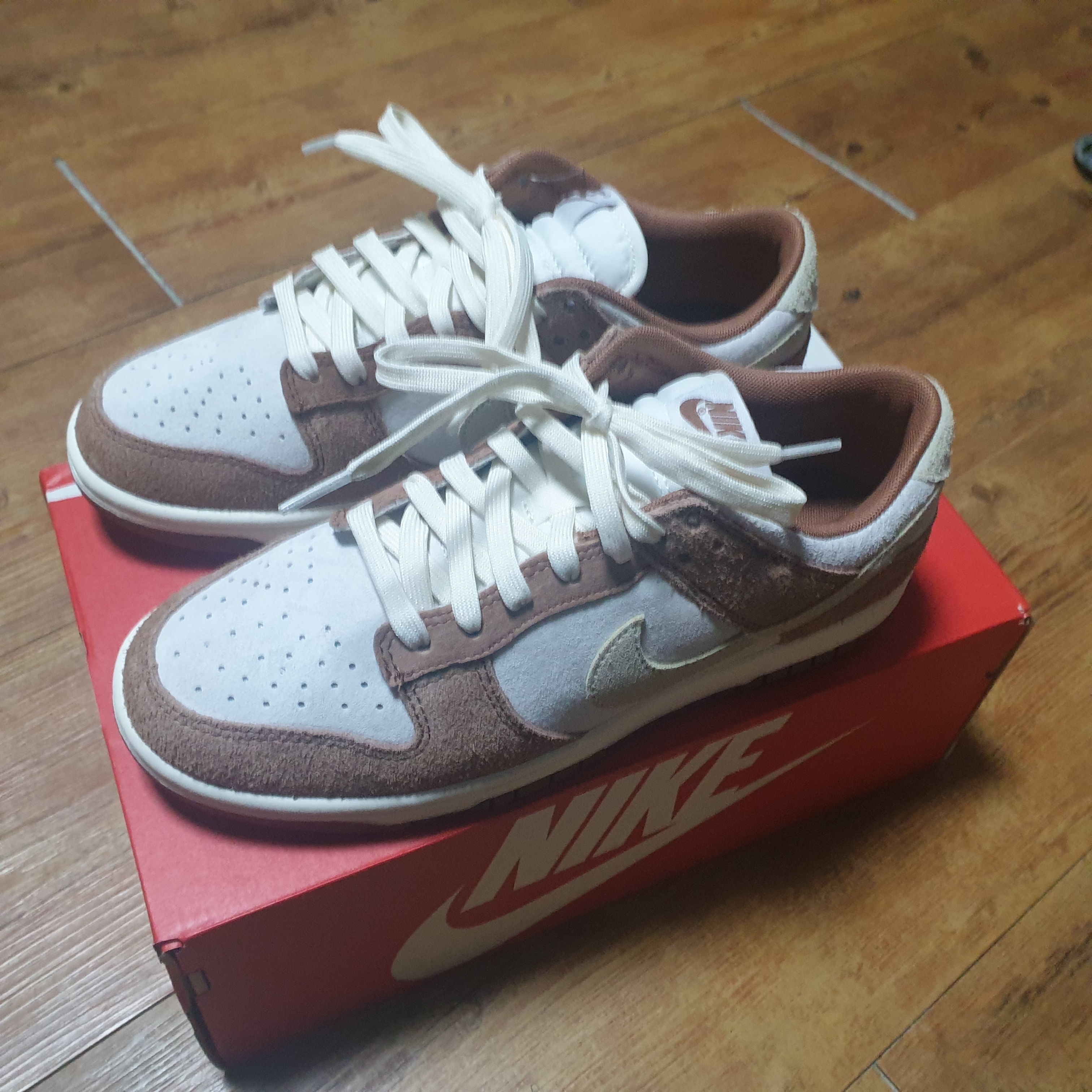 Nike Dunk Low Pro Premium Medium Curry 착용 스타일 - 1