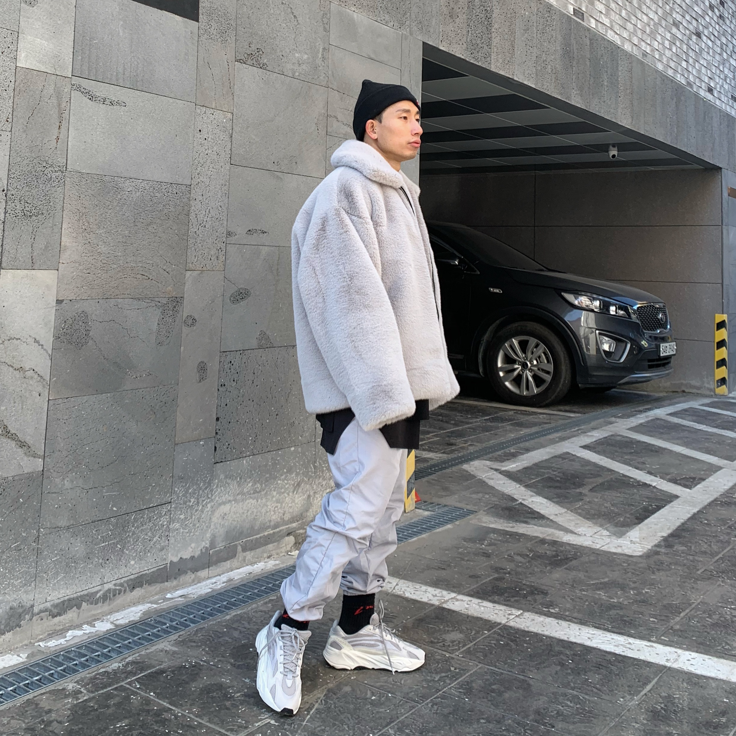 Adidas Yeezy Boost 700 V2 Static 2018 착용 스타일 - 2