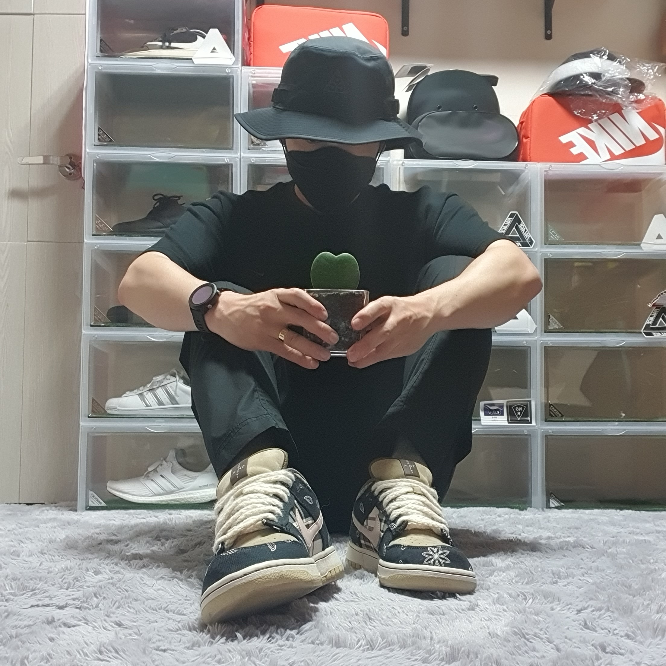 Nike x Travis Scott SB Dunk Low, Nike x Travis Scott NRG AG T-Shirt Black 착용 스타일