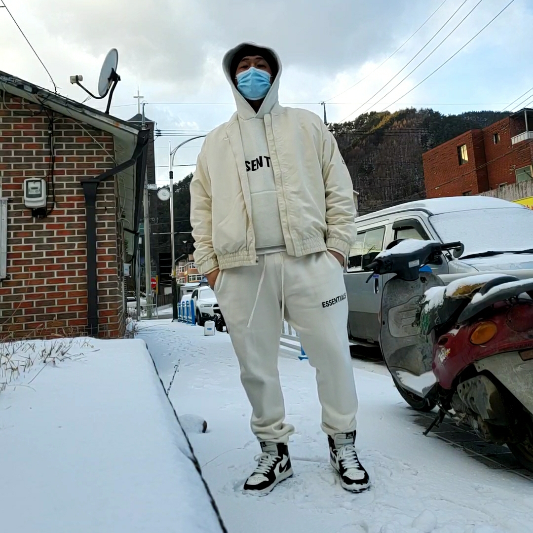 Essentials Knit Hoodie Cream - 20FW, Jordan 1 Retro High OG Black Mocha 착용 스타일 - 1