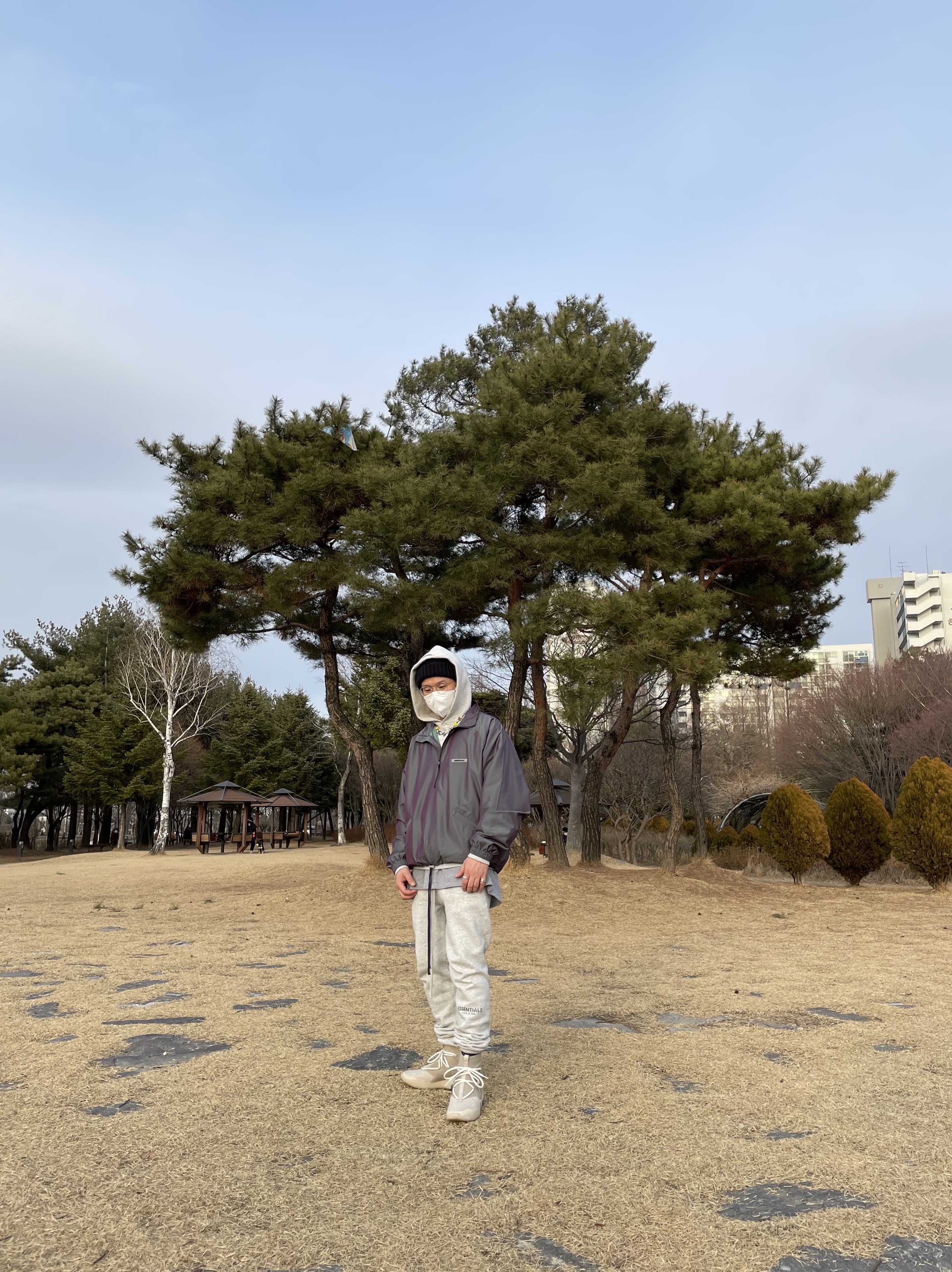 Nike x Fear of God Air Fear of God 1 Oatmeal, Essentials Sweatpants Heather Grey - 20FW 착용 스타일 - 1