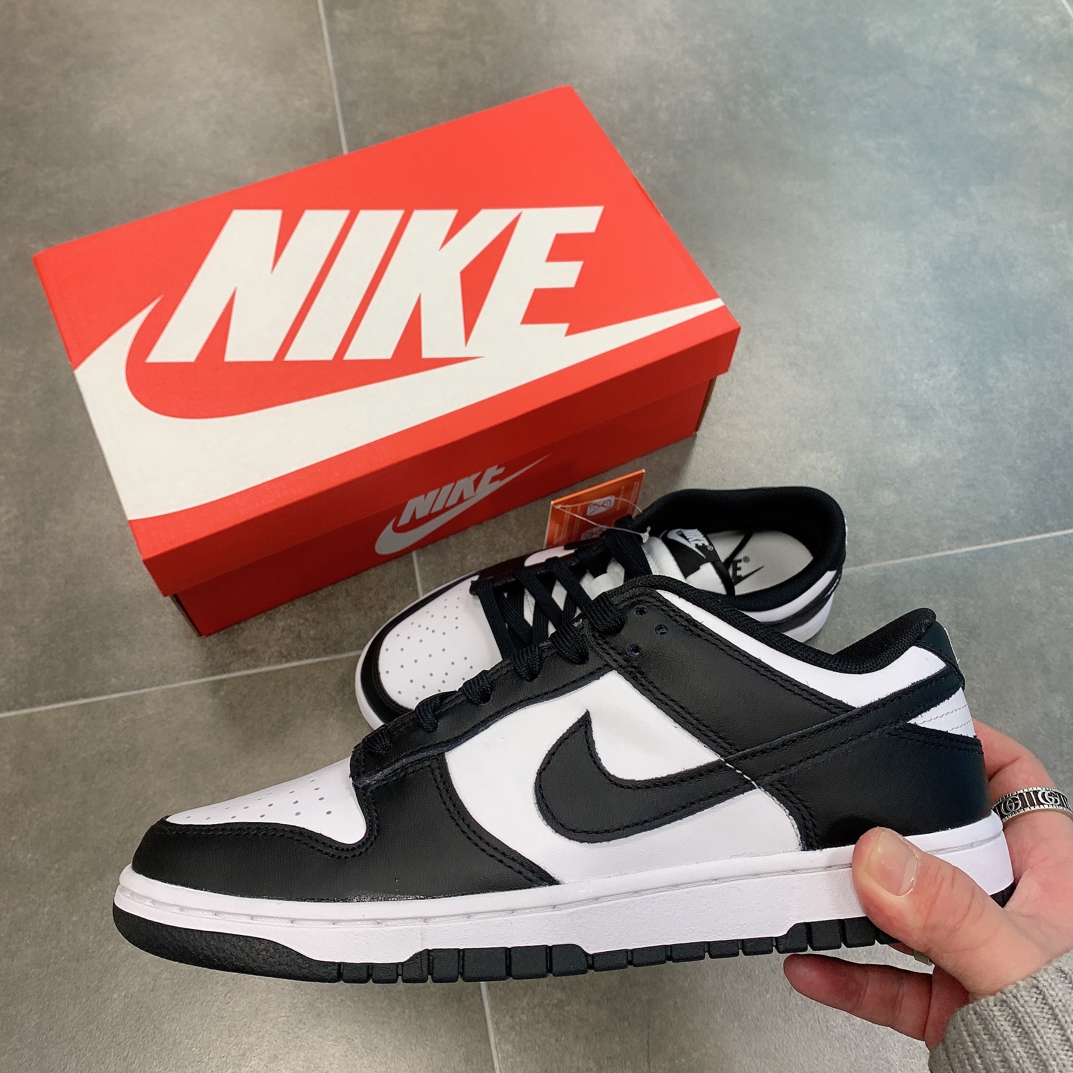 Nike Dunk Low Retro Black 착용 스타일 - 2