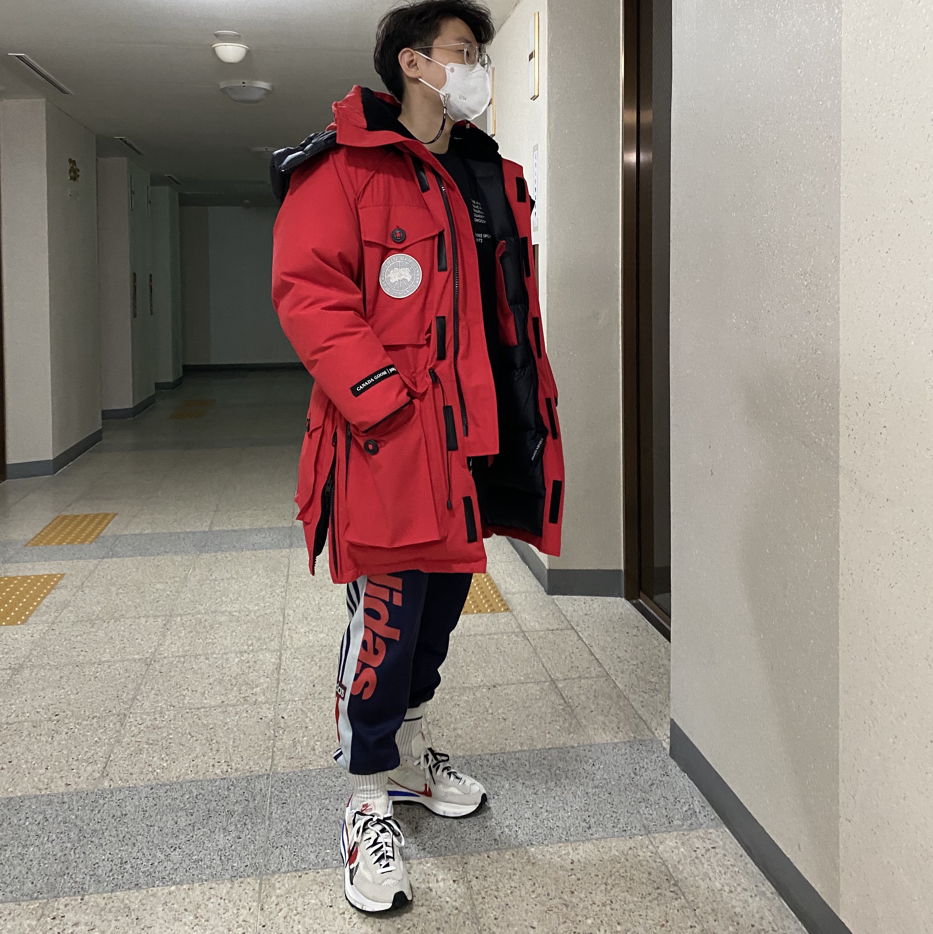 Nike x Sacai VaporWaffle Royal Fuchsia 착용 스타일 - 1