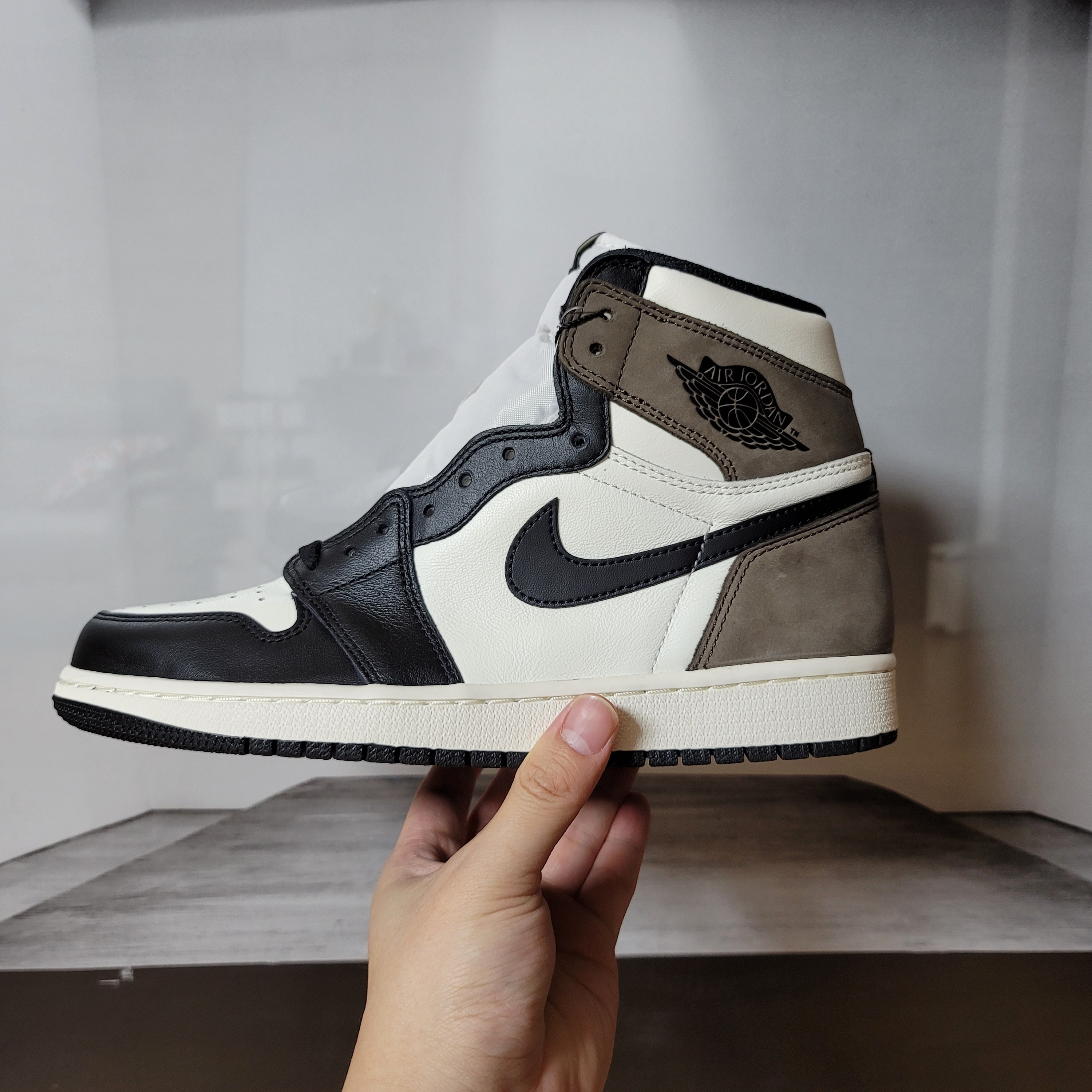 Jordan 1 Retro High OG Black Mocha 착용 스타일