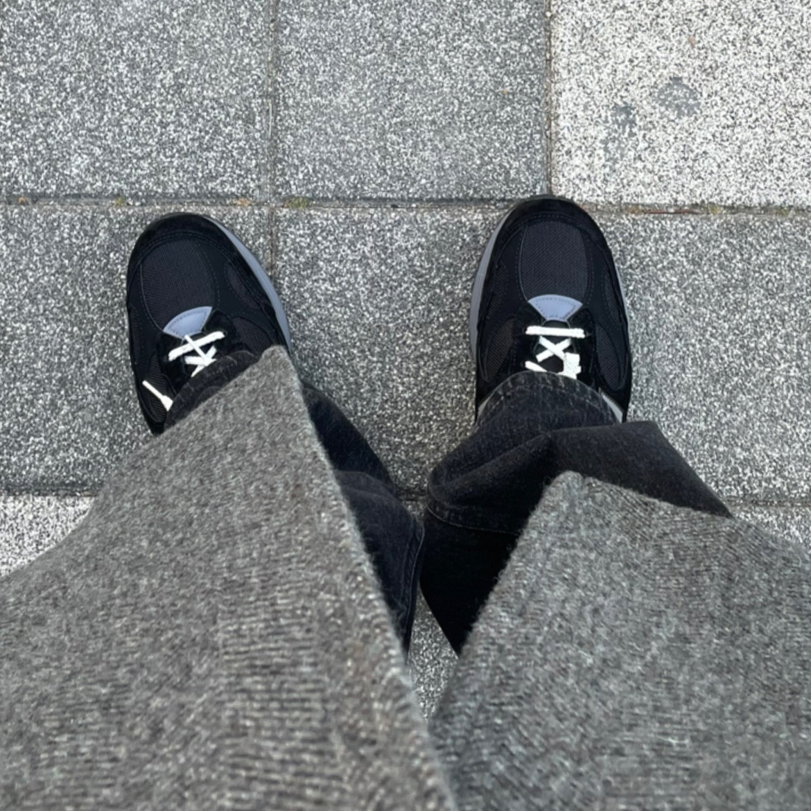 New Balance 992 Made in USA Black 착용 스타일 - 2