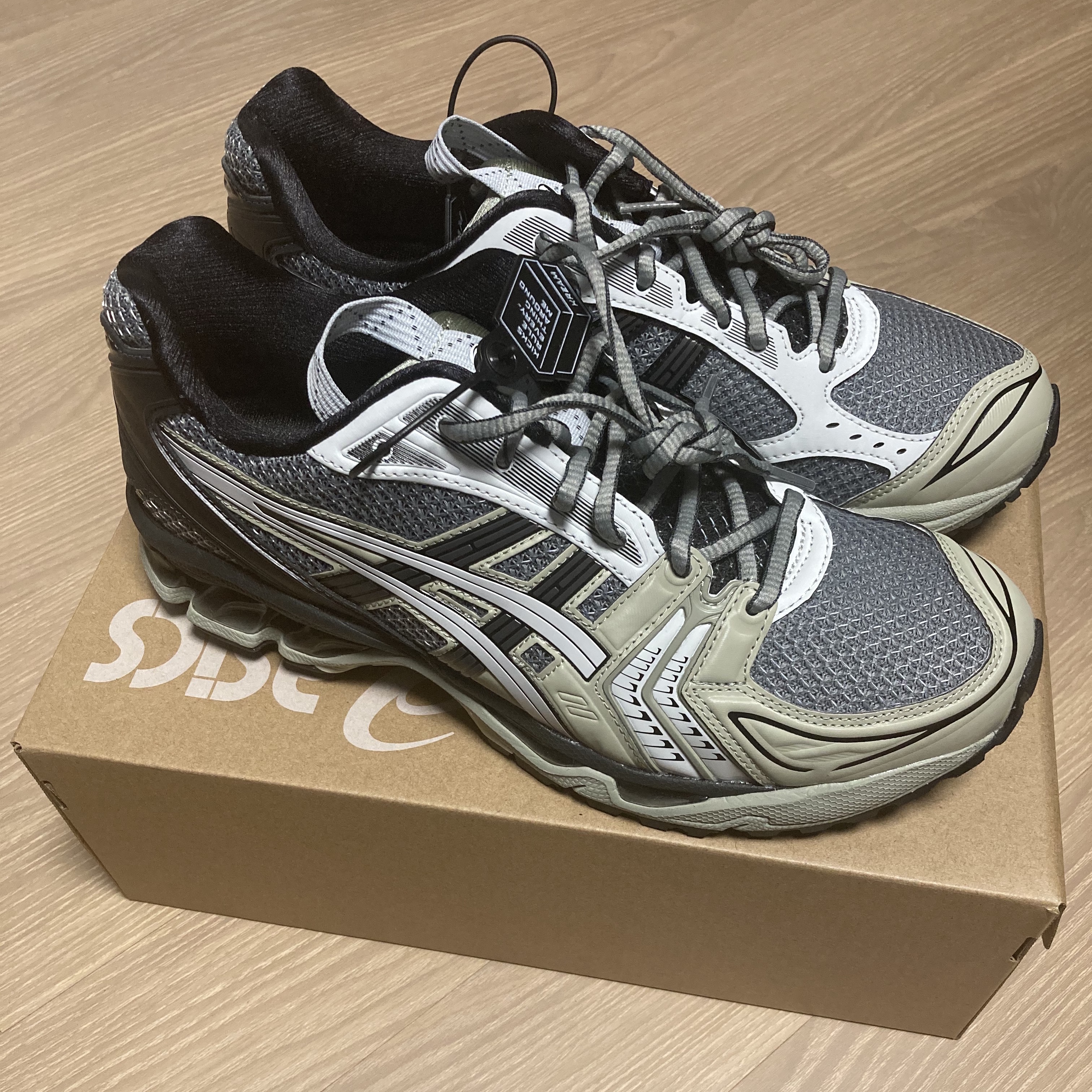 Asics UB1-S Gel-Kayano 14 Piedmont Grey 착용 스타일