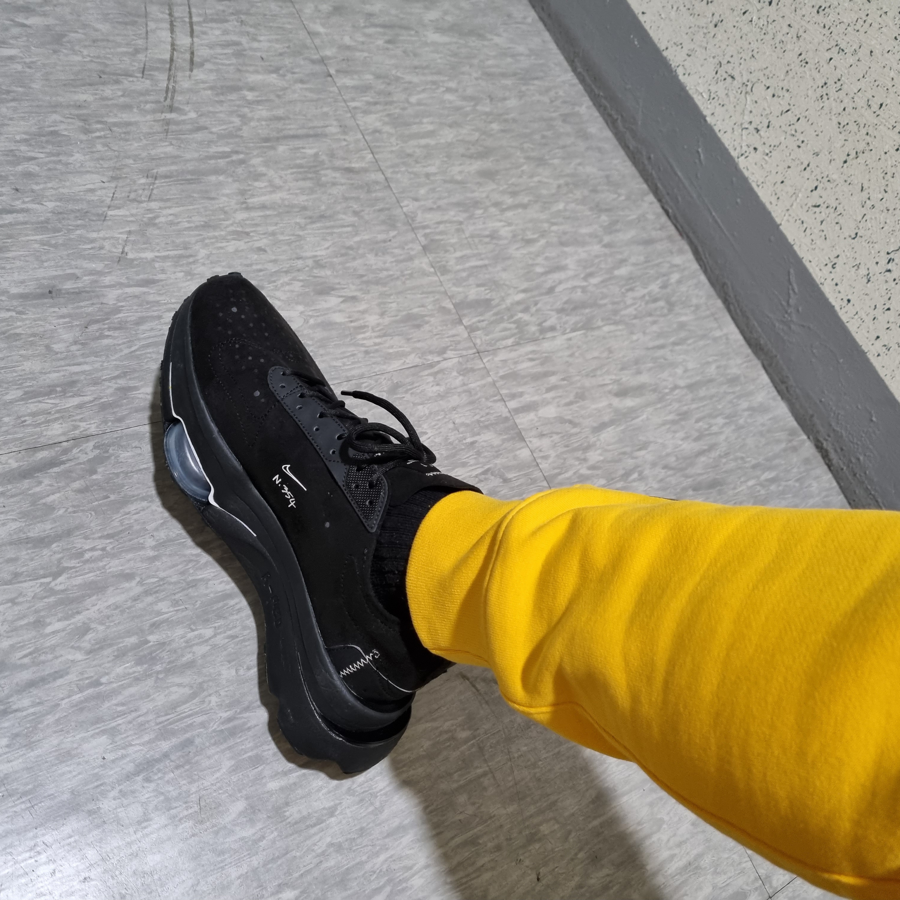 Nike x Drake Nocta Essential Hoodie University Gold - Asia, Nike x Drake Nocta Fleece Pants University Gold - Asia 착용 스타일 - 3