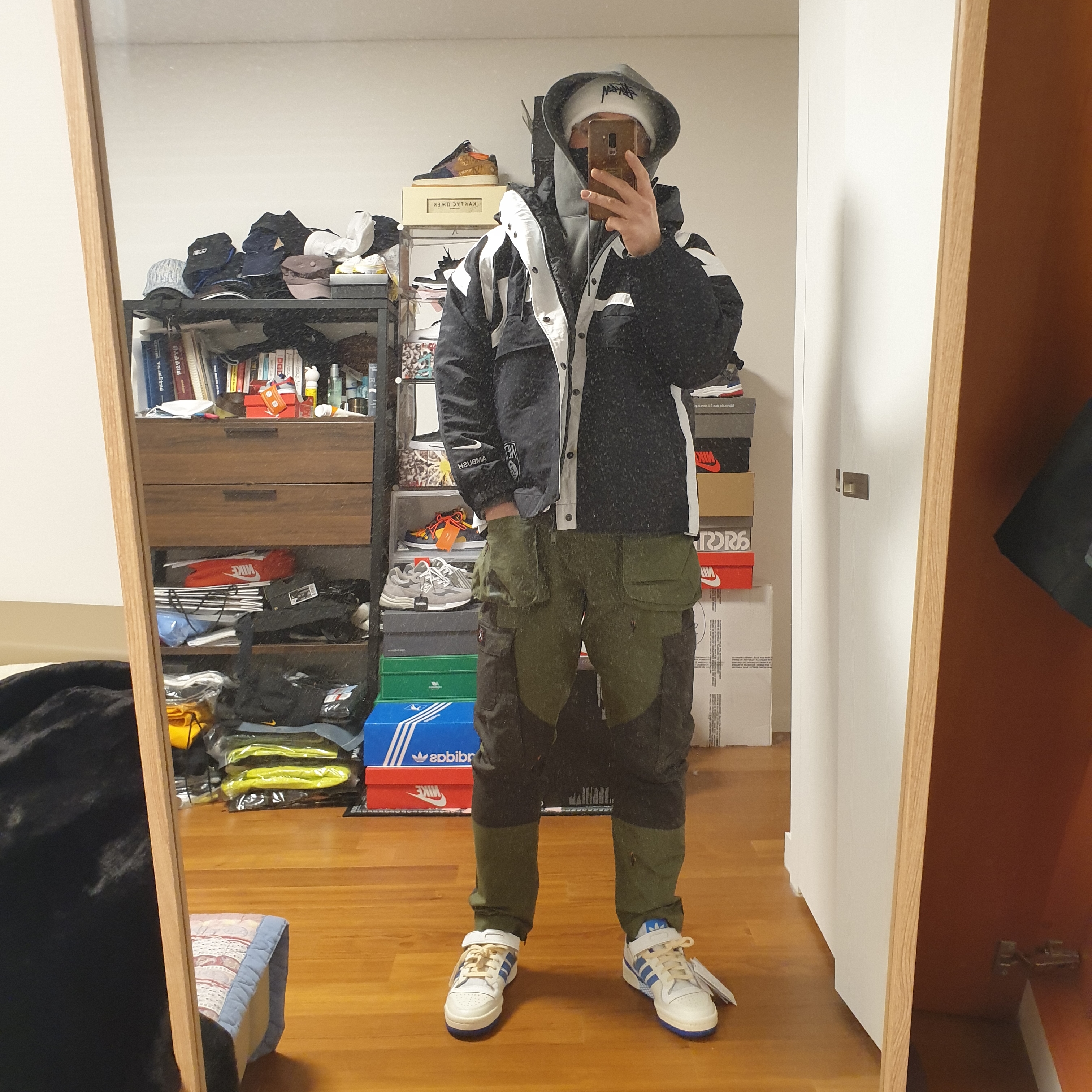 Jordan x Travis Scott Washed Suede Hoodie Grey, Jordan x Travis Scott Cargo Pants Olive 착용 스타일 - 2
