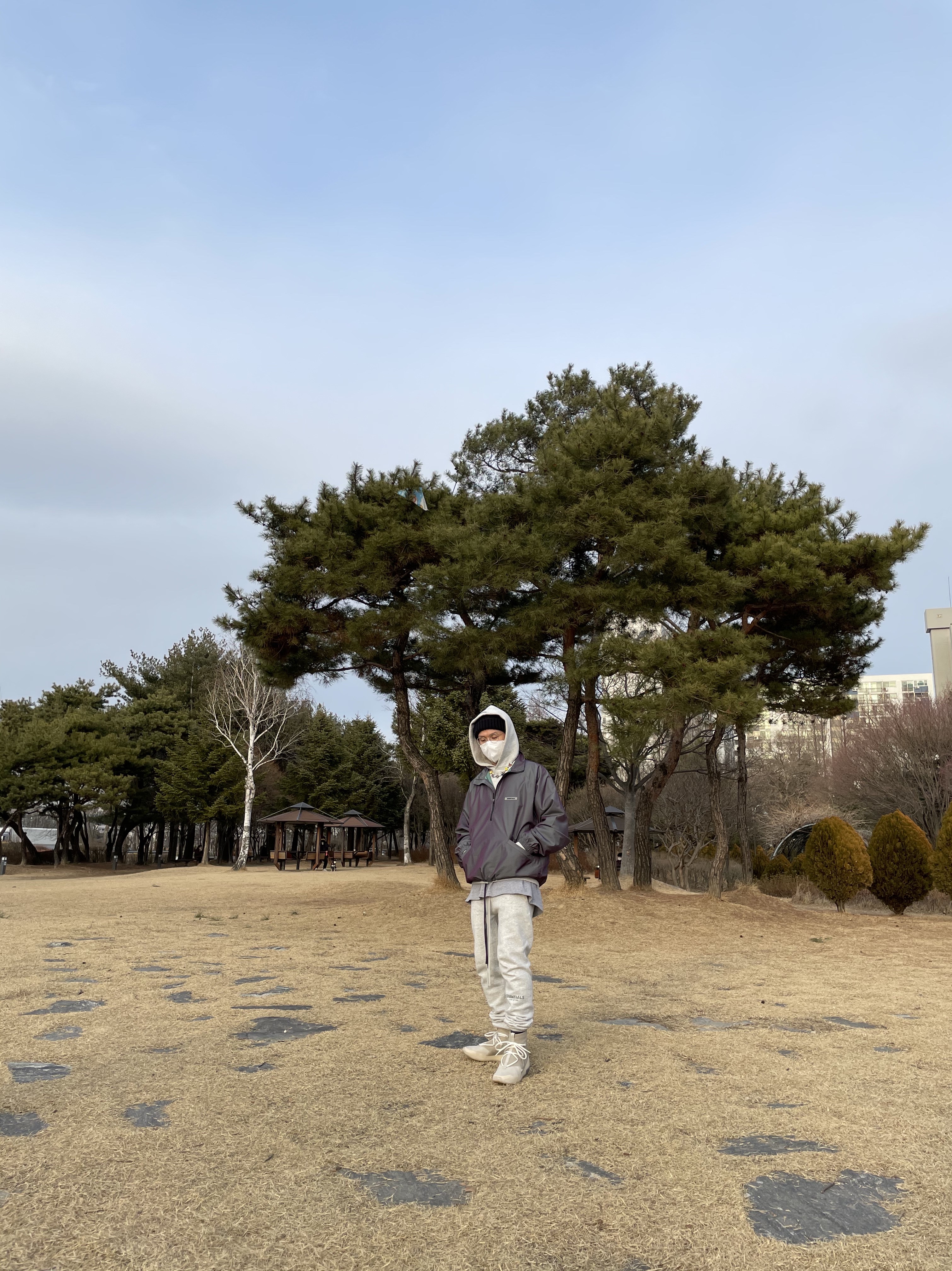 Nike x Fear of God Air Fear of God 1 Oatmeal, Essentials Sweatpants Heather Grey - 20FW 착용 스타일 - 2