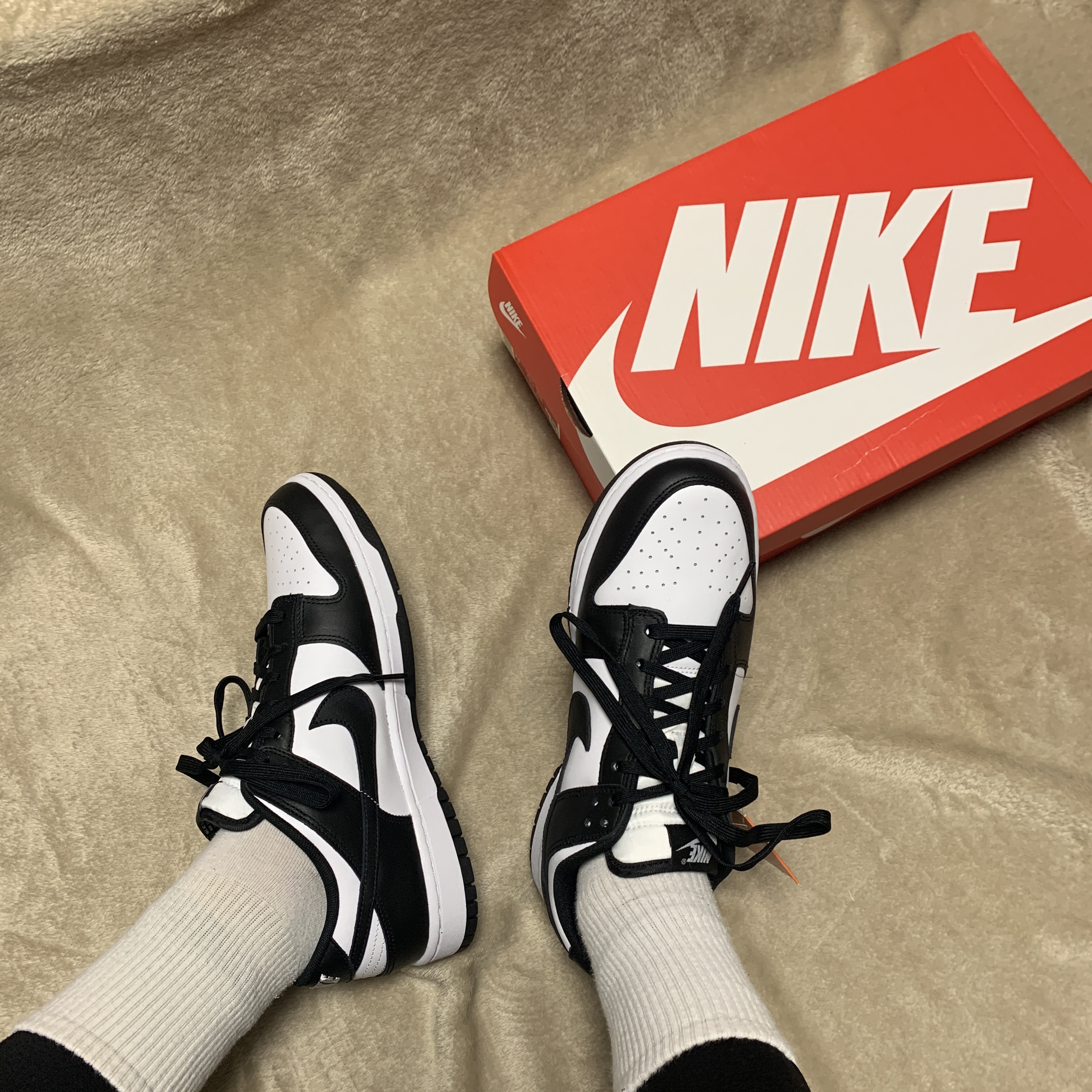 Nike Dunk Low Retro Black 착용 스타일 - 2