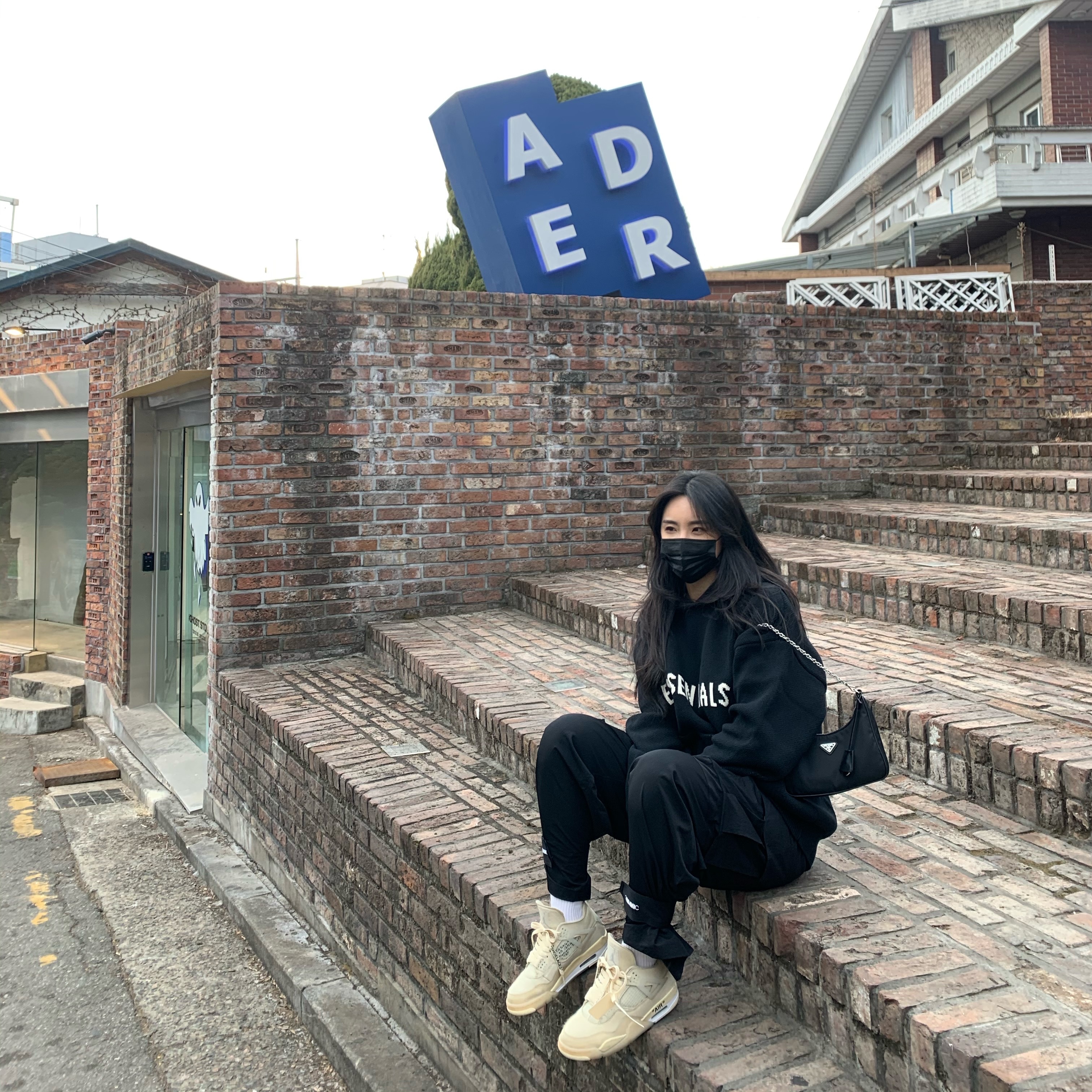 (W) Jordan 4 x Off-White Retro SP Sail, Essentials Knit Hoodie Black - 20FW 착용 스타일