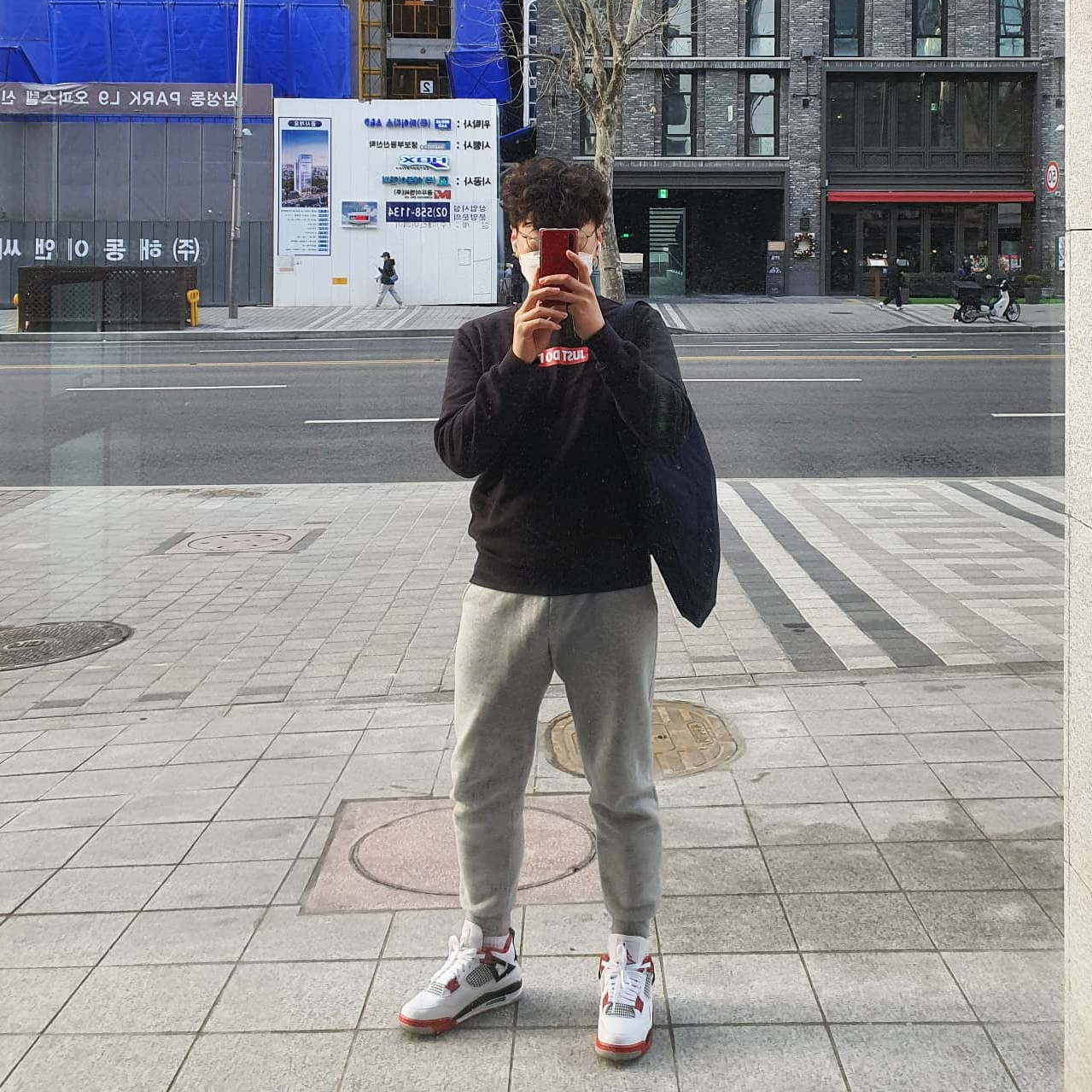 Jordan 4 Retro OG Fire Red 2020 착용 스타일 - 5
