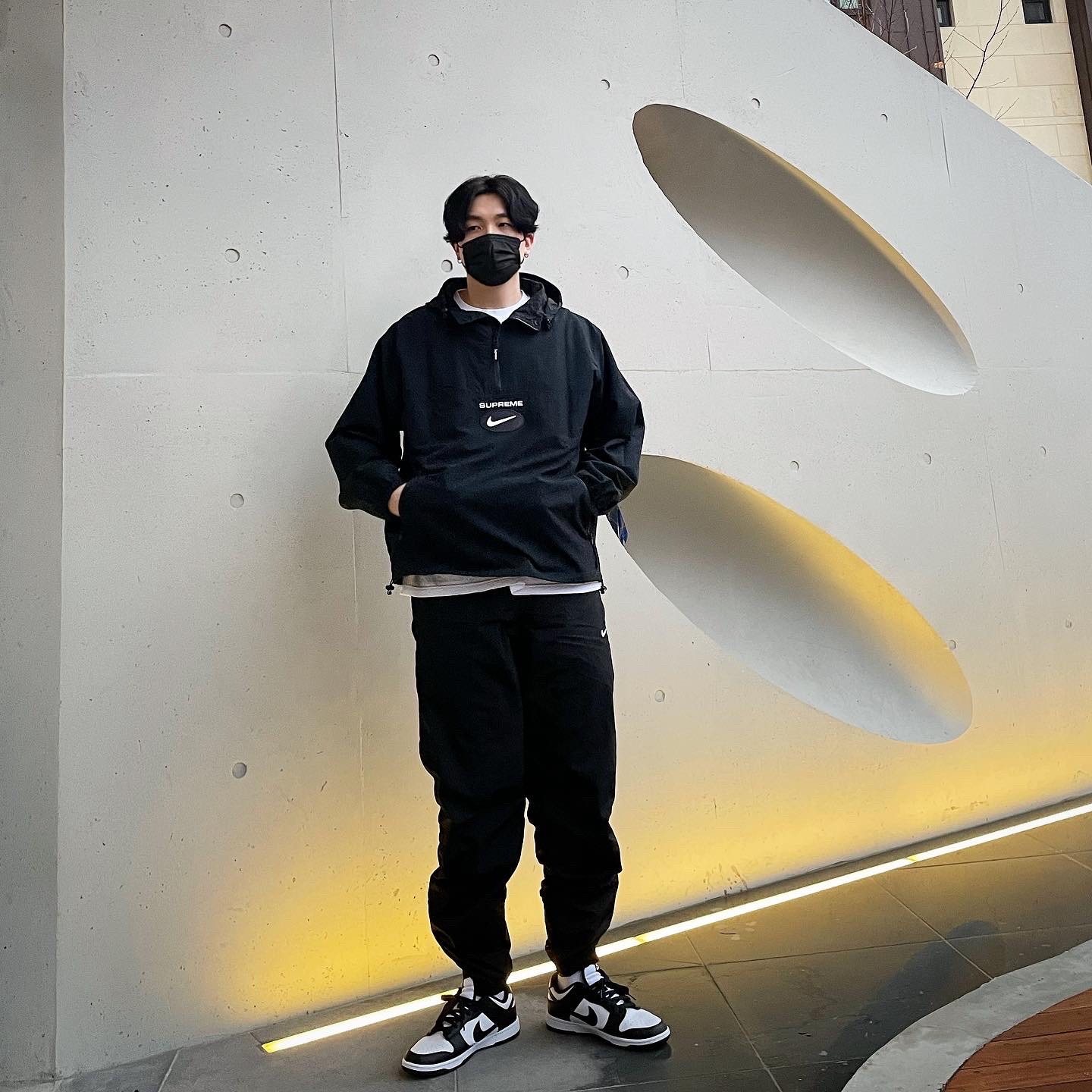 Supreme x Nike Jewel Reversible Ripstop Anorak Black - 20FW, Nike M NRG Track Pants Black 착용 스타일 - 1