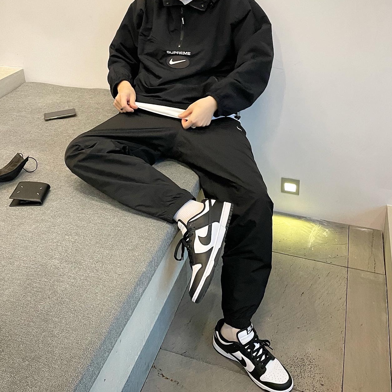 Supreme x Nike Jewel Reversible Ripstop Anorak Black - 20FW, Nike M NRG Track Pants Black 착용 스타일 - 2