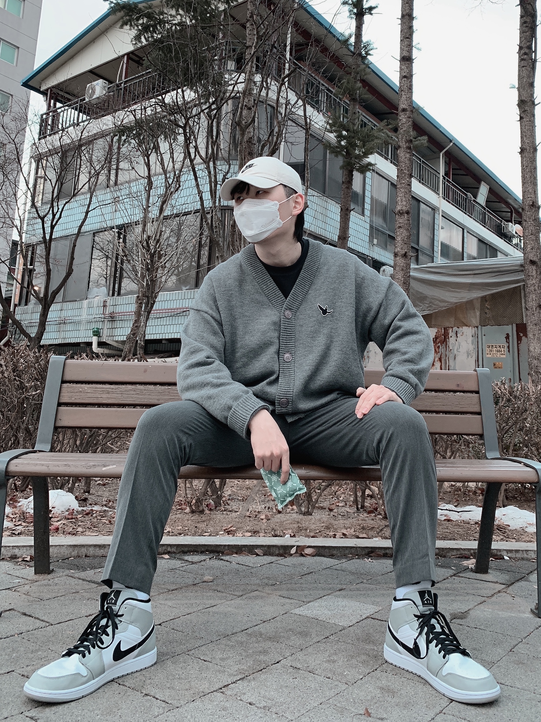 Jordan 1 Mid Light Smoke Grey 착용 스타일