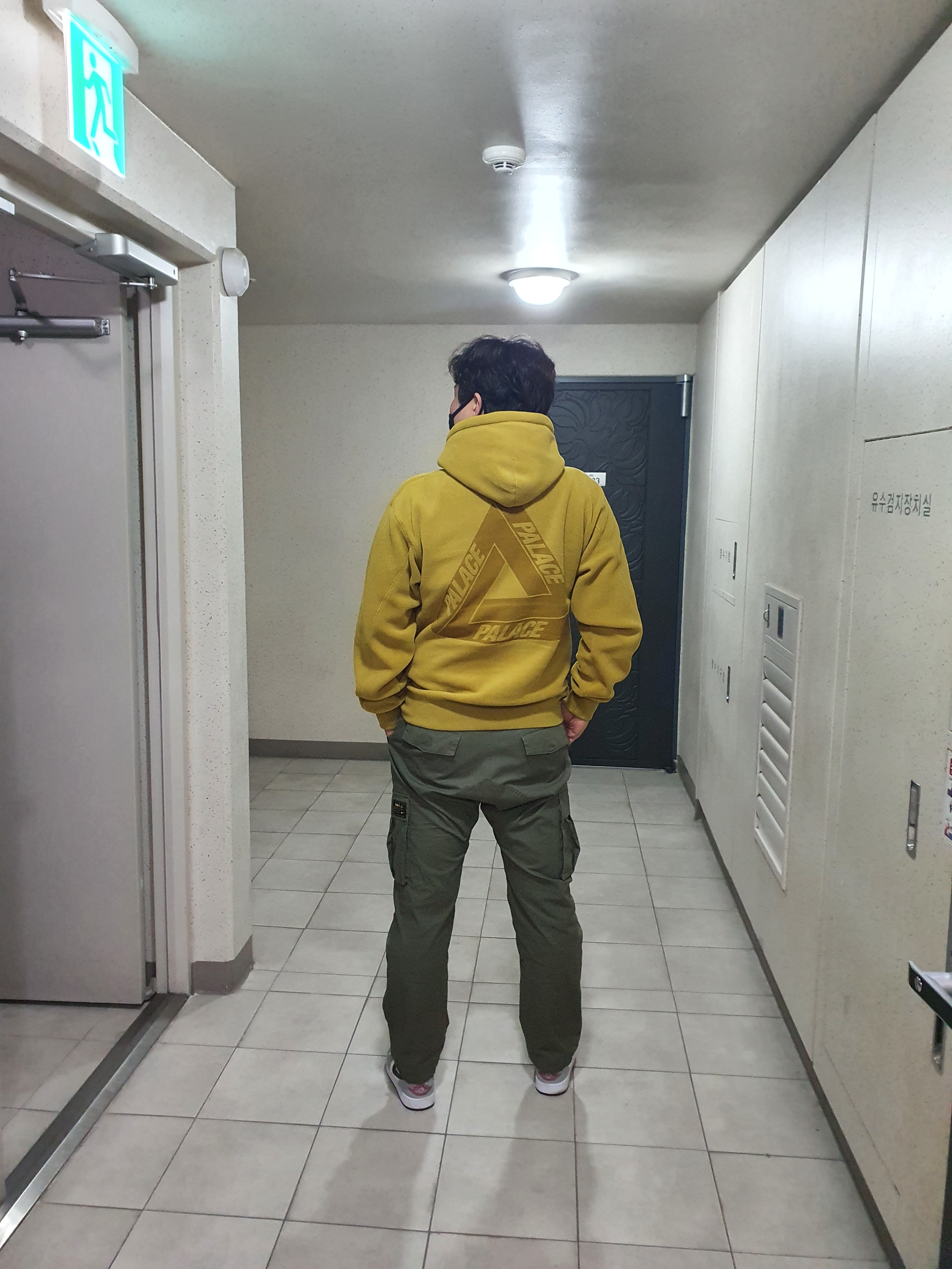 Jordan 1 Low Light Smoke Grey, Palace Polartec Lazer Hood Khaki - 20FW 착용 스타일