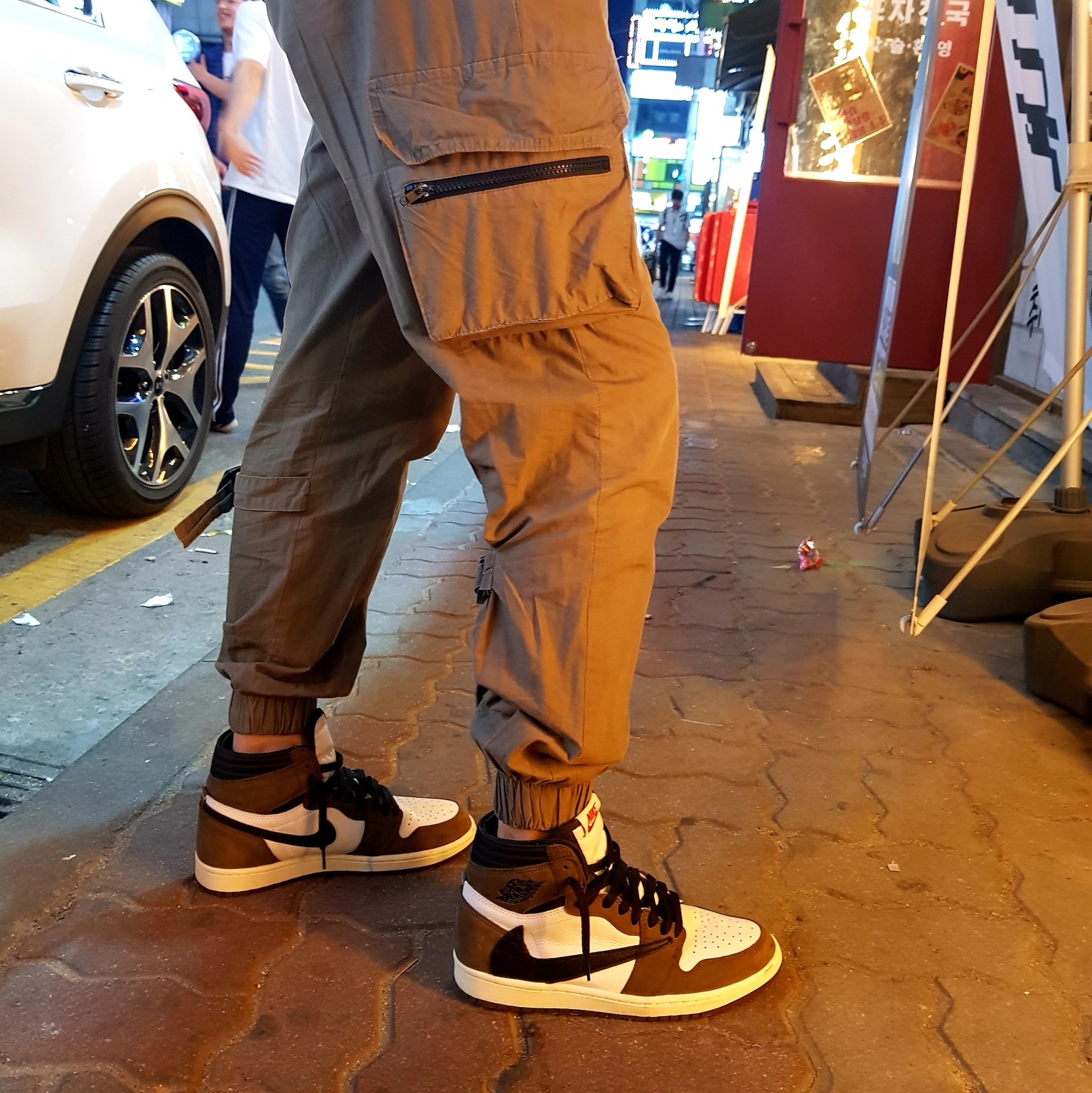 Jordan 1 x Travis Scott Retro High OG SP Mocha 착용 스타일