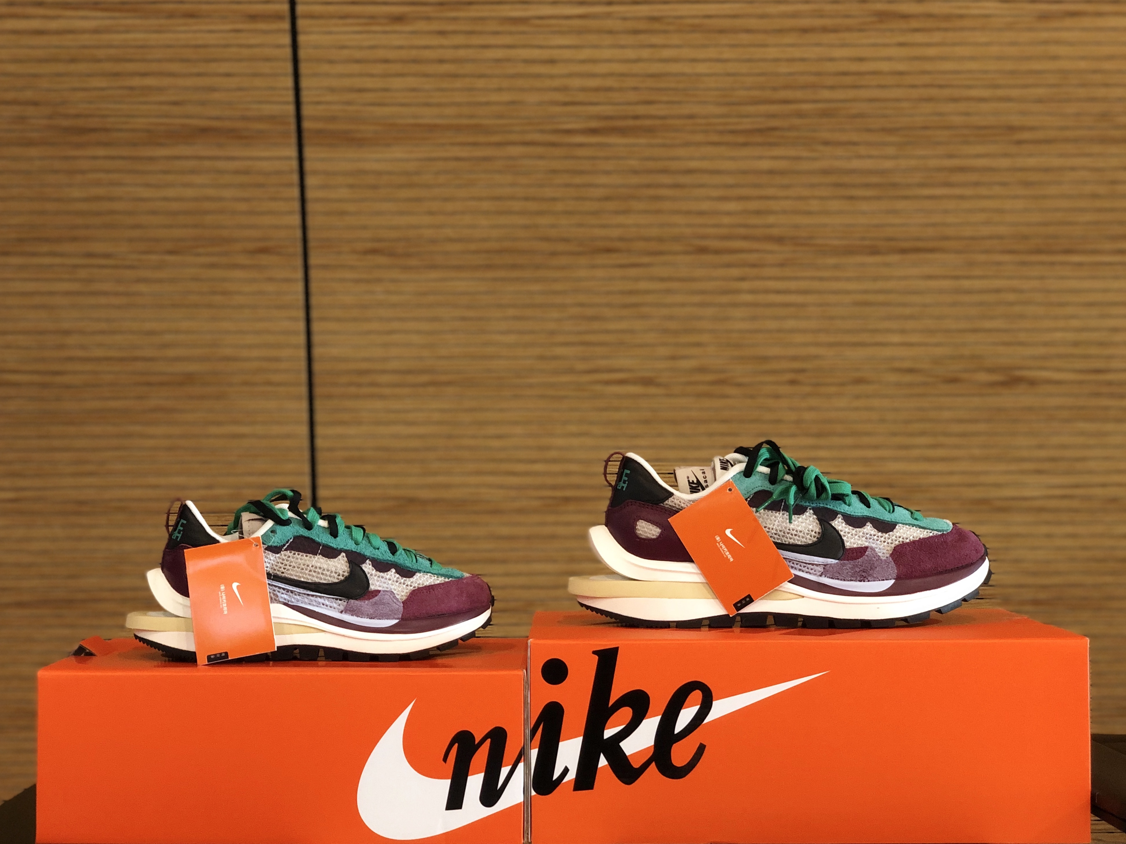 Nike x Sacai VaporWaffle String & Black Villain Red 착용 스타일