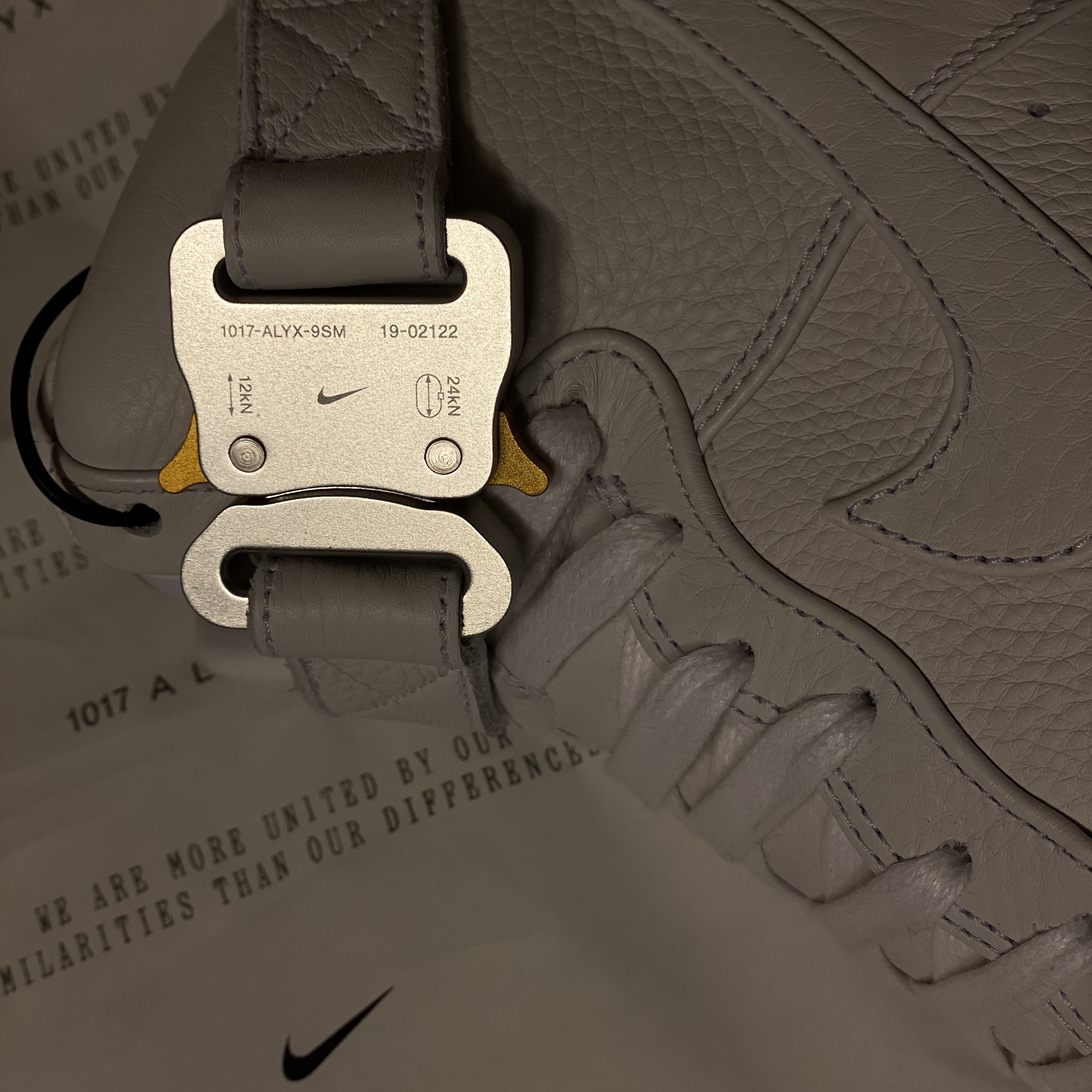 Nike x 1017 Alyx 9SM Air Force 1 High Triple White 2020 착용 스타일 - 3