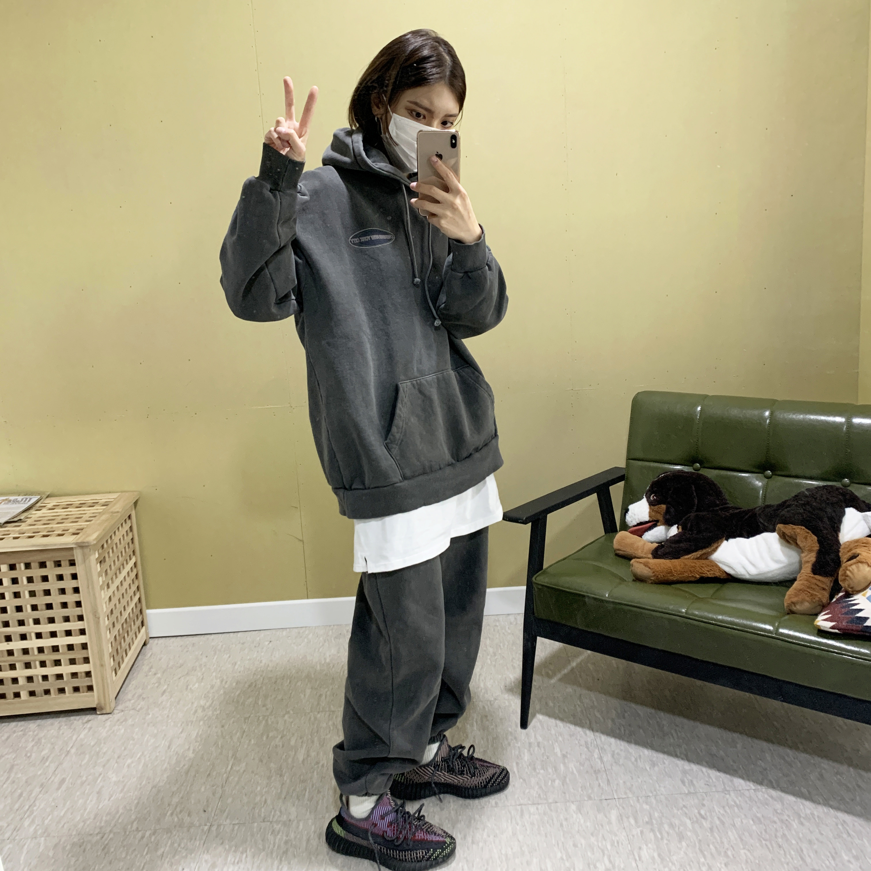 Adidas Yeezy Boost 350 V2 Yecheil - Reflective 착용 스타일