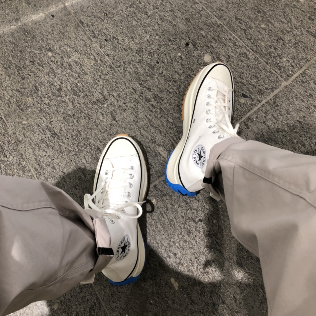 Converse x JW Anderson Run Star Hike Hi White 착용 스타일 - 1