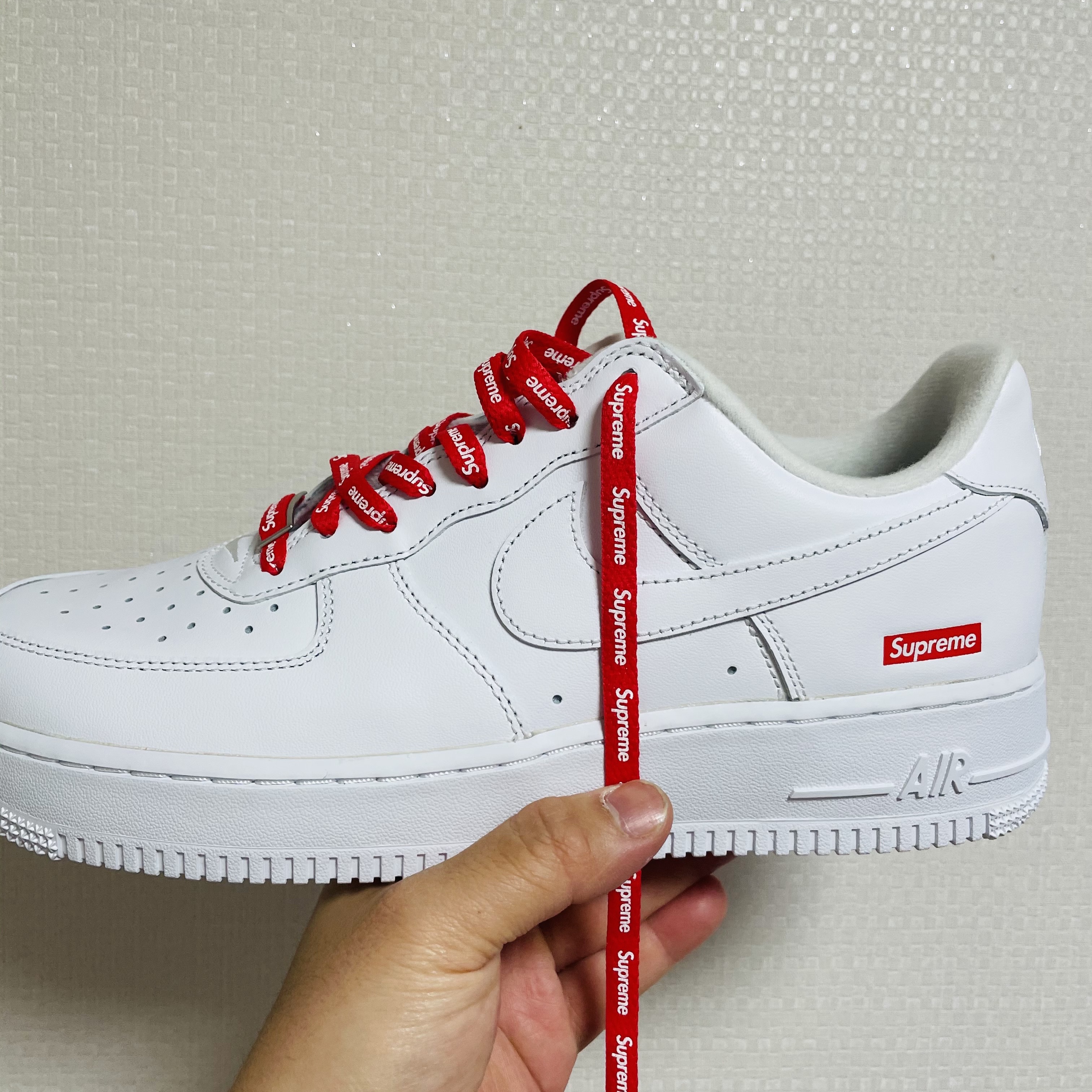 Nike x Supreme Air Force 1 Low White 착용 스타일