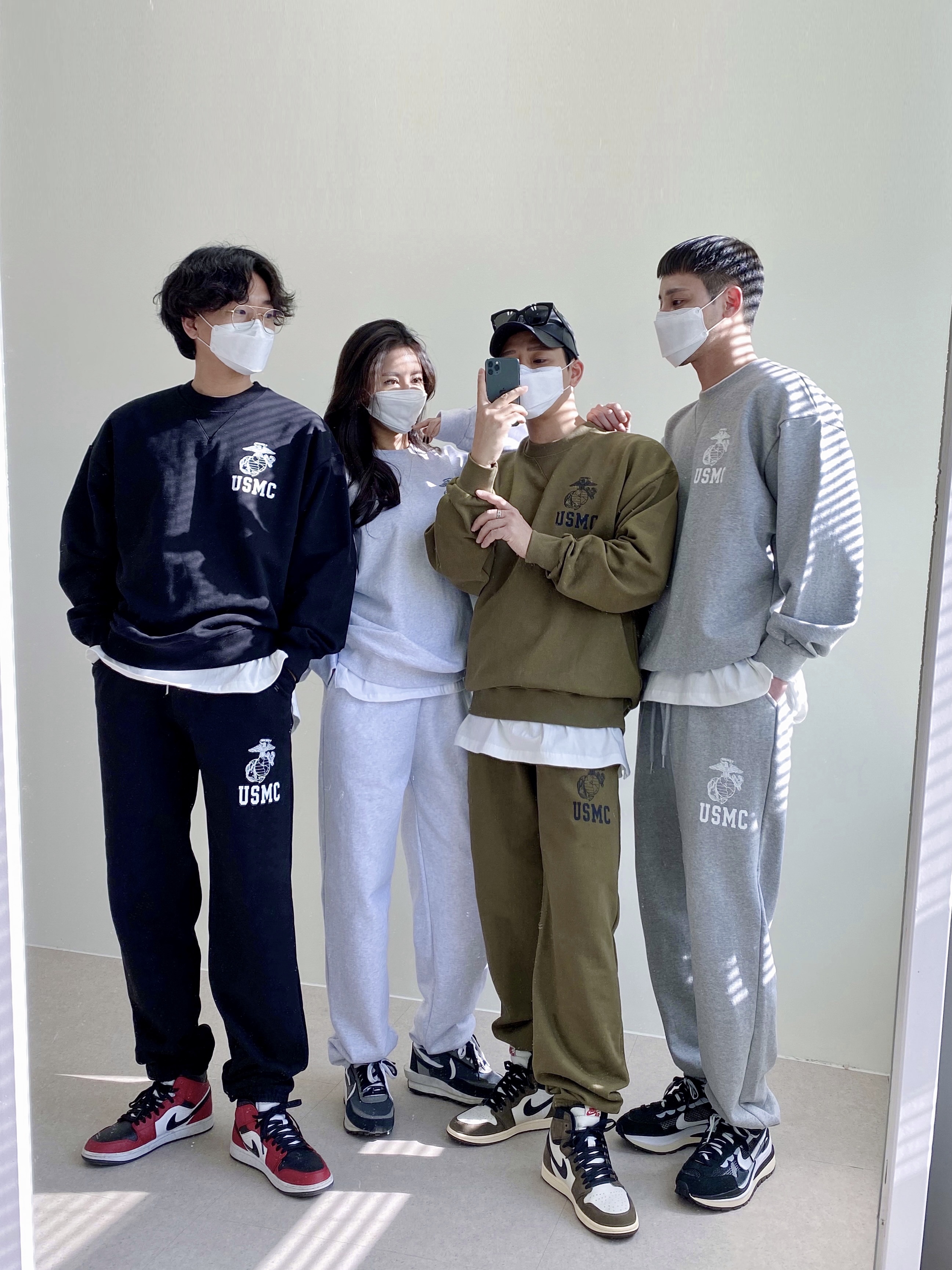 Nike x Sacai VaporWaffle Black White, Jordan 1 x Travis Scott Retro High OG SP Mocha 착용 스타일