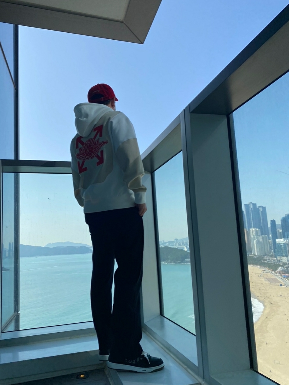 Dior B27 Low-Top Sneakers Gray, Jordan x Off-White Fleece Pullover Hoodie Sail - Asia 착용 스타일 - 1