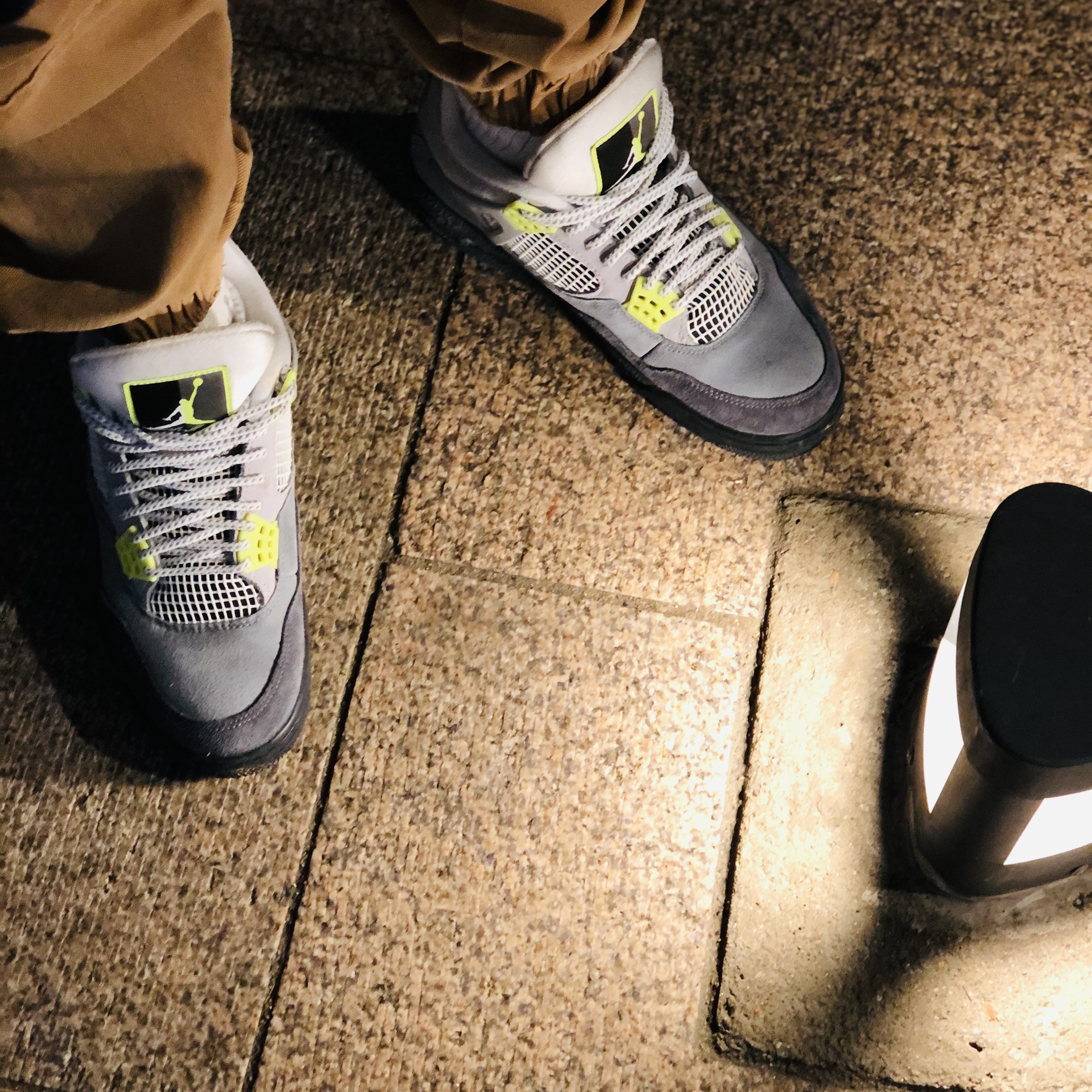 Jordan 4 Retro SE Neon 95 착용 스타일