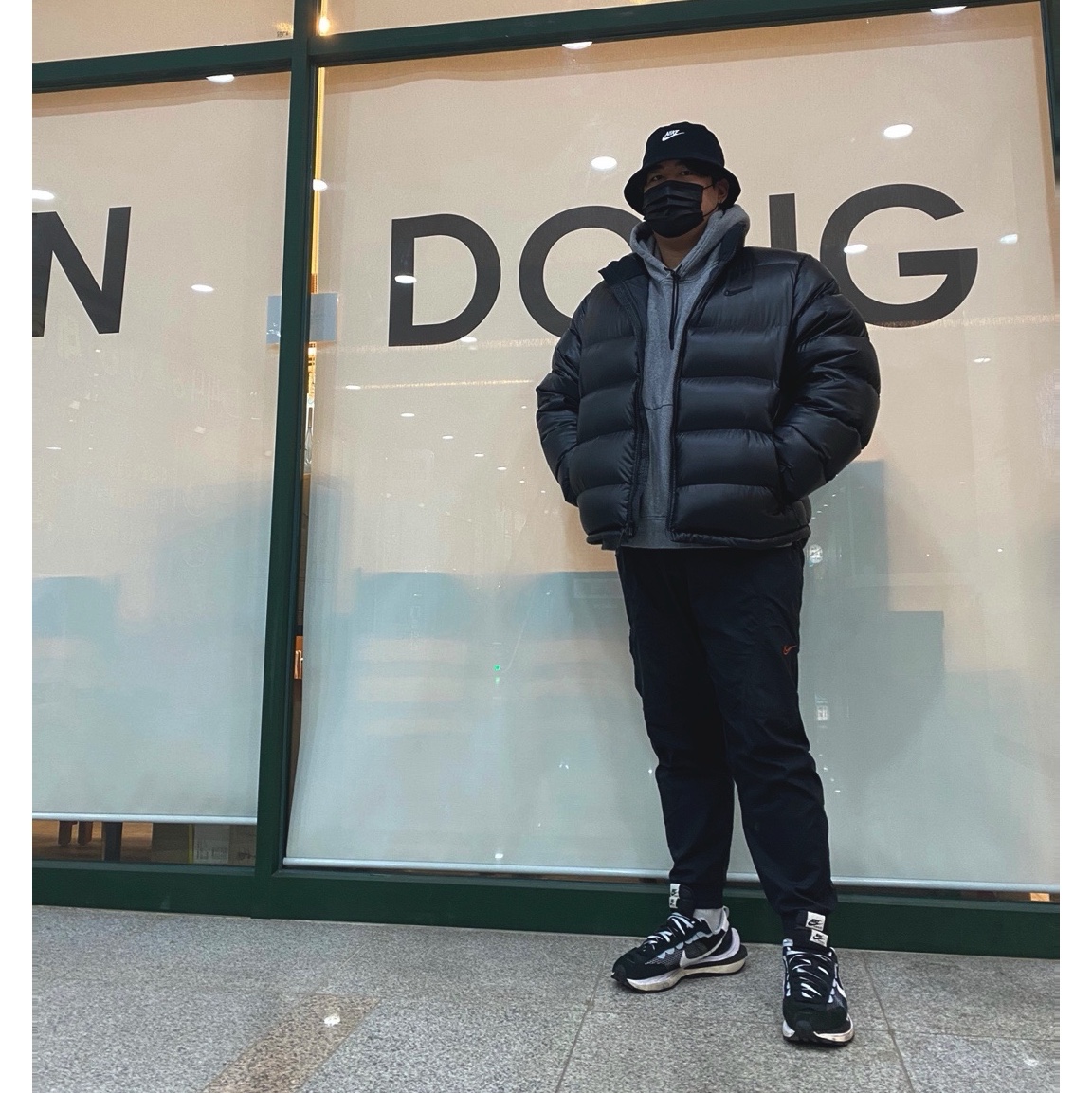 Nike x Drake Nocta Puffer Jacket Black - US/EU, Nike x Sacai VaporWaffle Black White 착용 스타일
