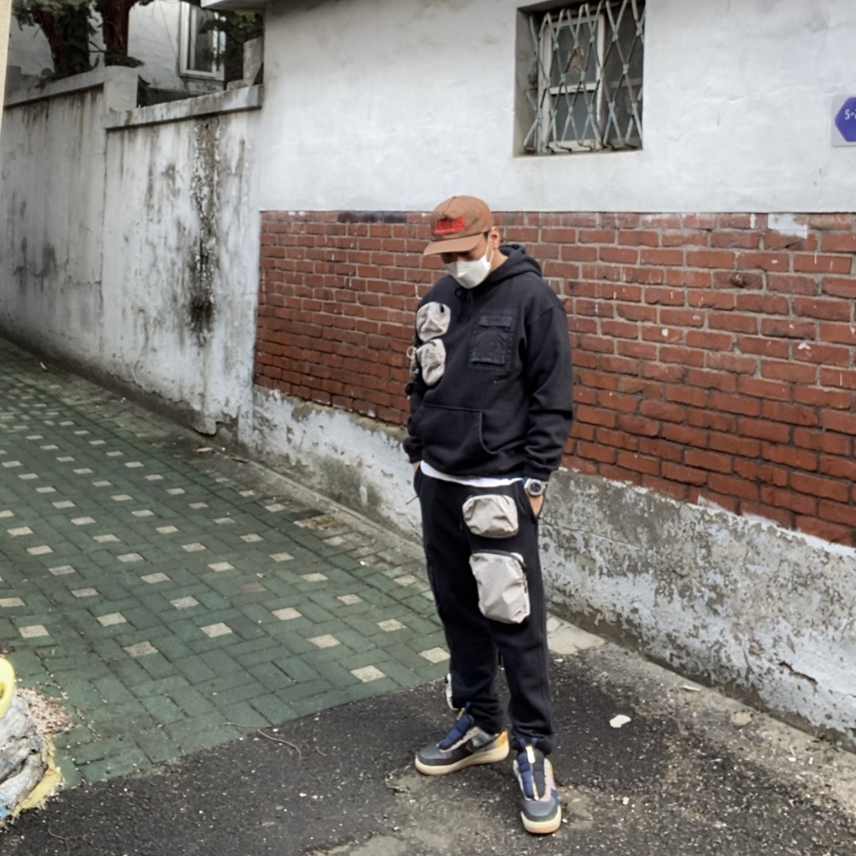 Nike x Travis Scott NRG AG Utility Hoodie Black, Nike x Travis Scott NRG AG Utility Sweatpants Black 착용 스타일 - 1