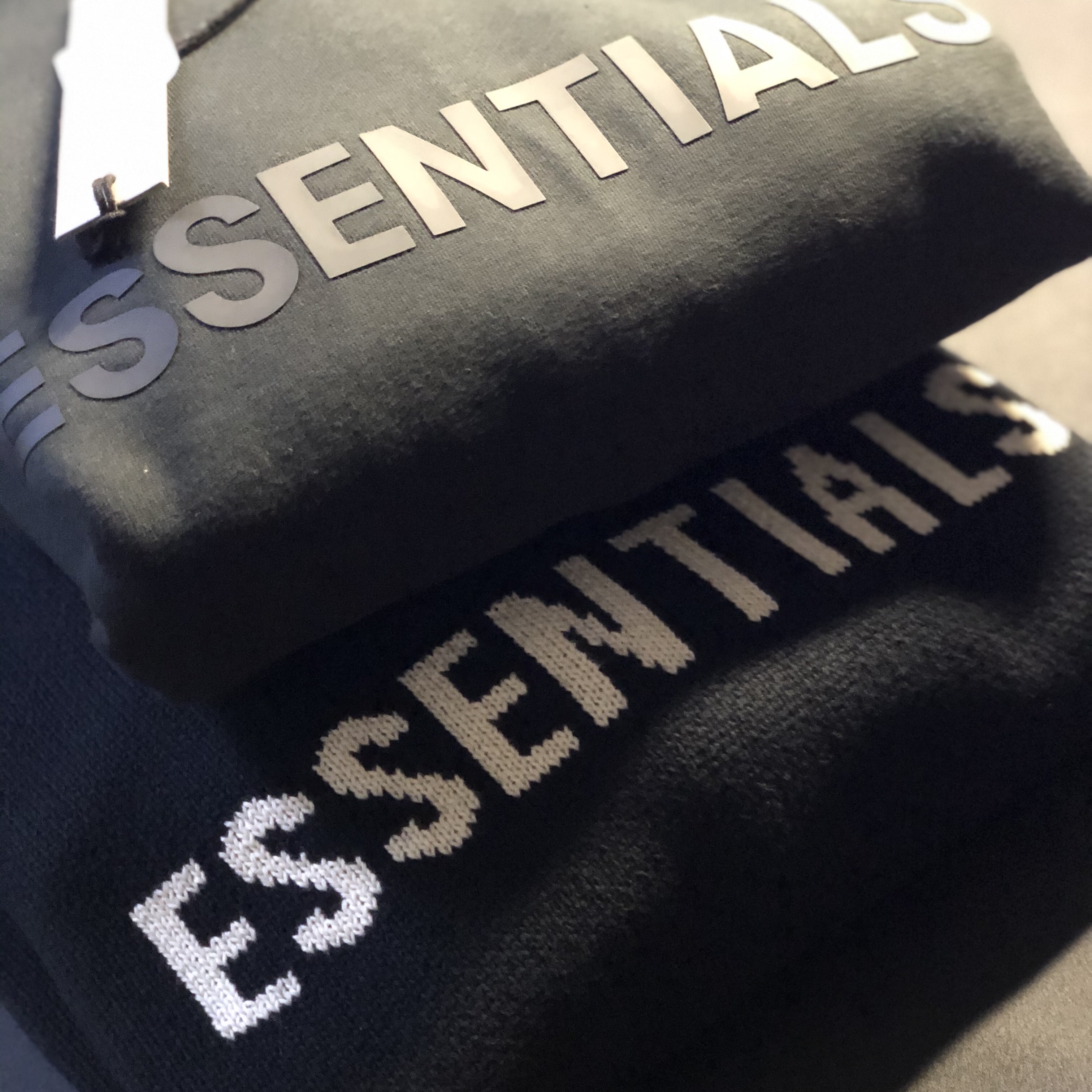 Essentials 3D Silicon Applique Pullover Hoodie Dark Slate/Black 2020, Essentials Knit Hoodie Black - 20FW 착용 스타일
