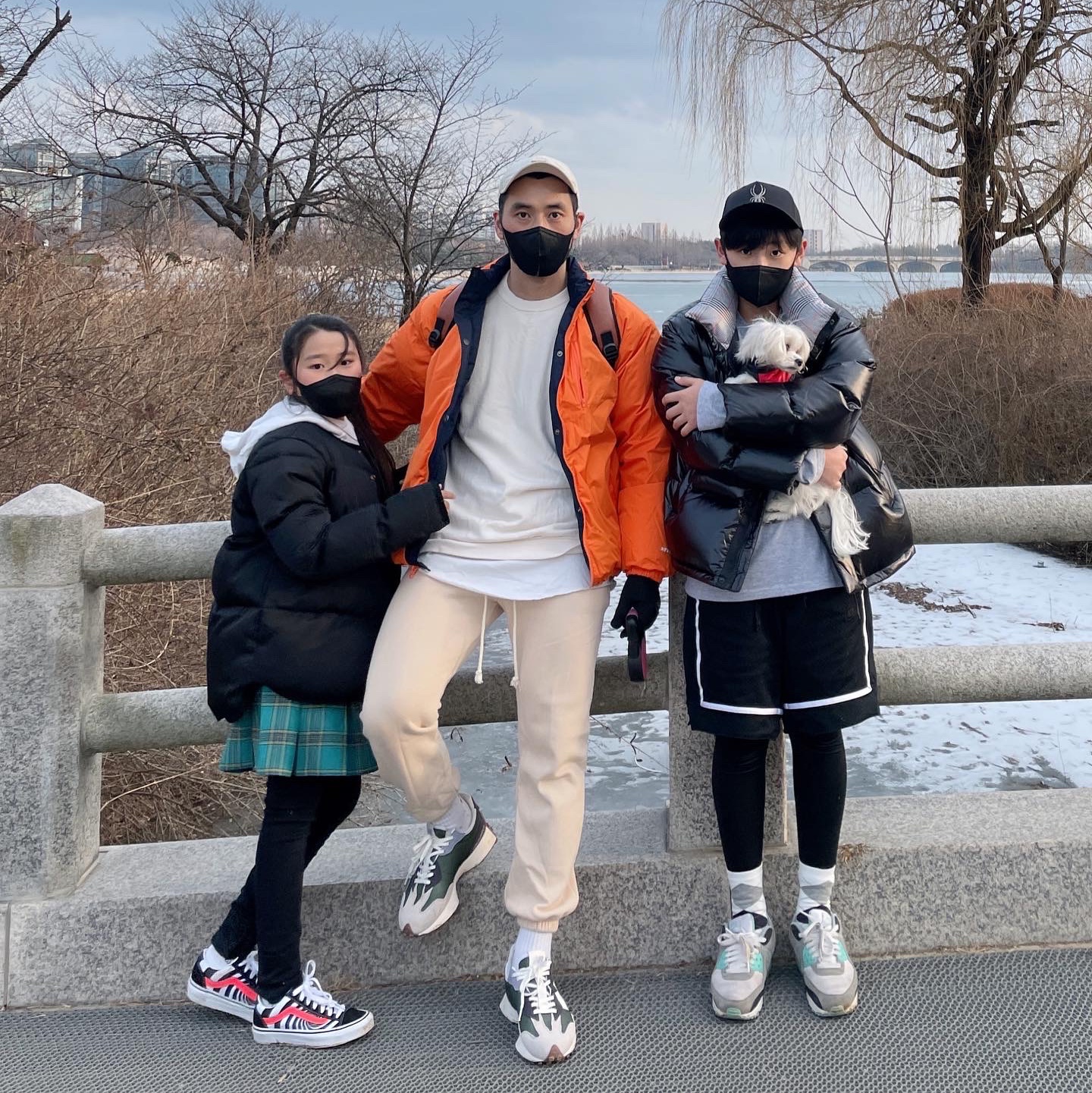 (W) New Balance 327 Oak Leaf Green 착용 스타일 - 1