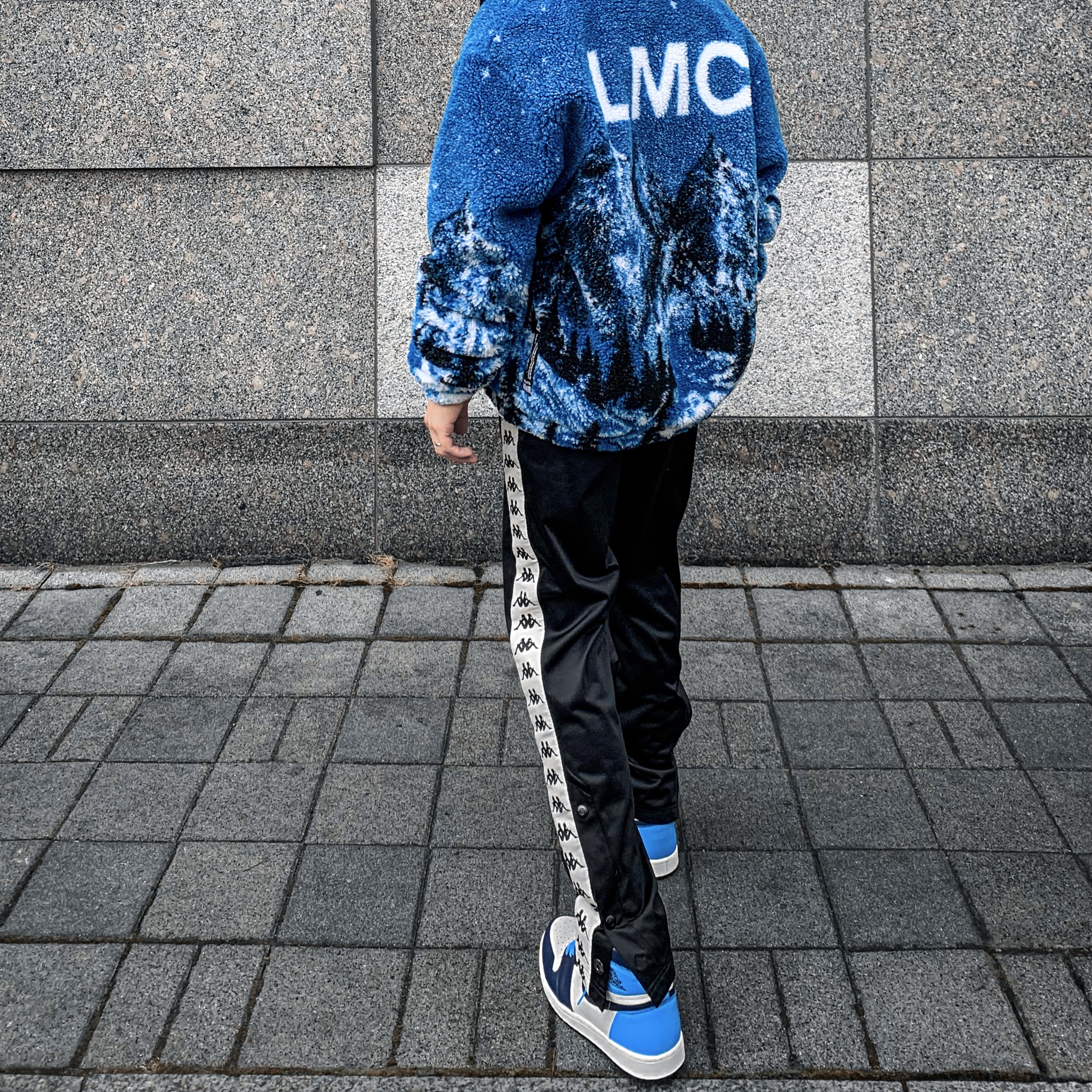 Jordan 1 Retro High Obsidian UNC 착용 스타일 - 3