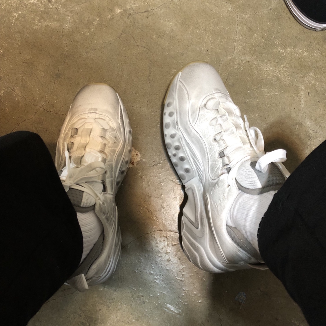 Acne Studios Rockaway Tumbled Sneakers White 착용 스타일