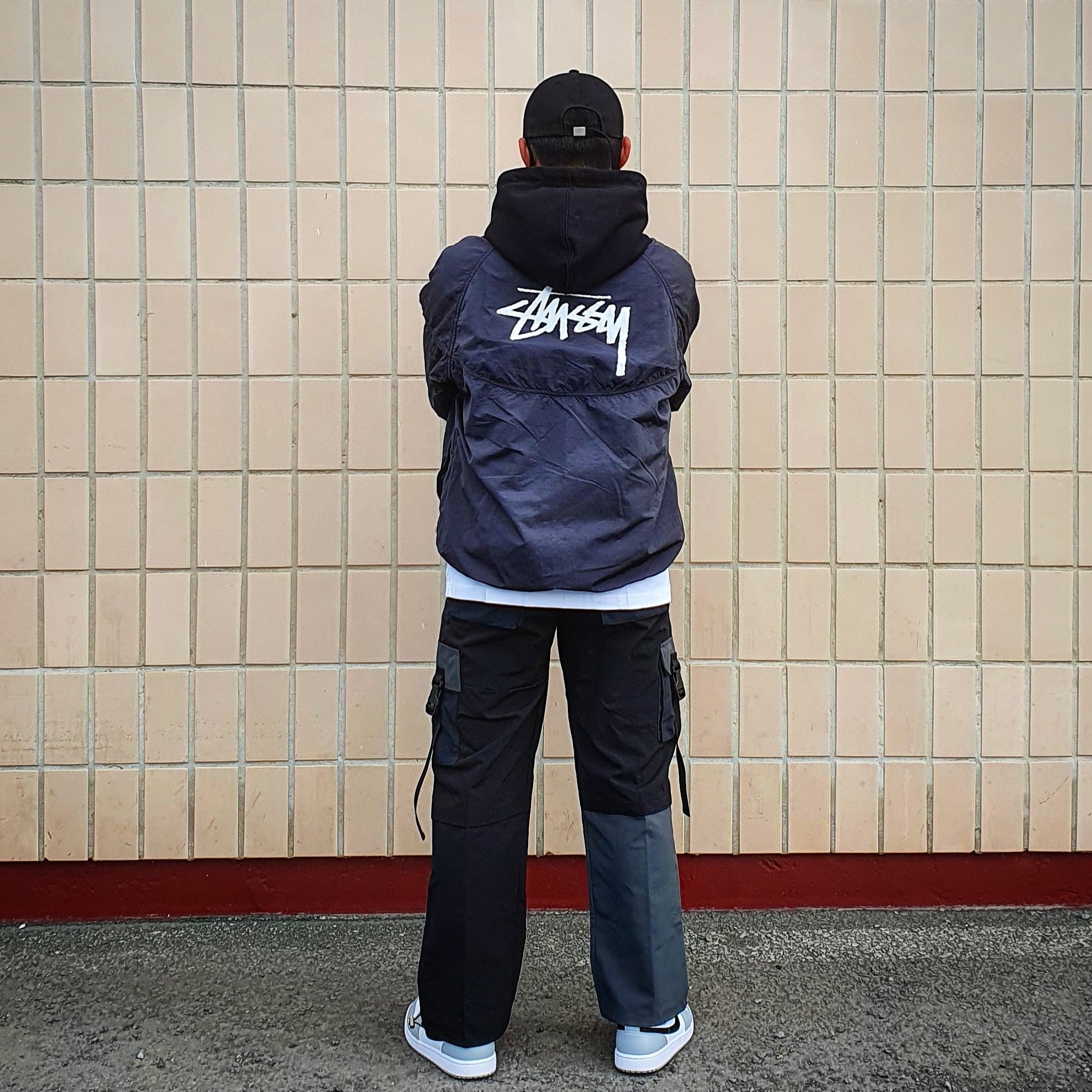 Nike x Stussy Windrunner Jacket Off Noir, Jordan 1 Mid Light Smoke Grey 착용 스타일