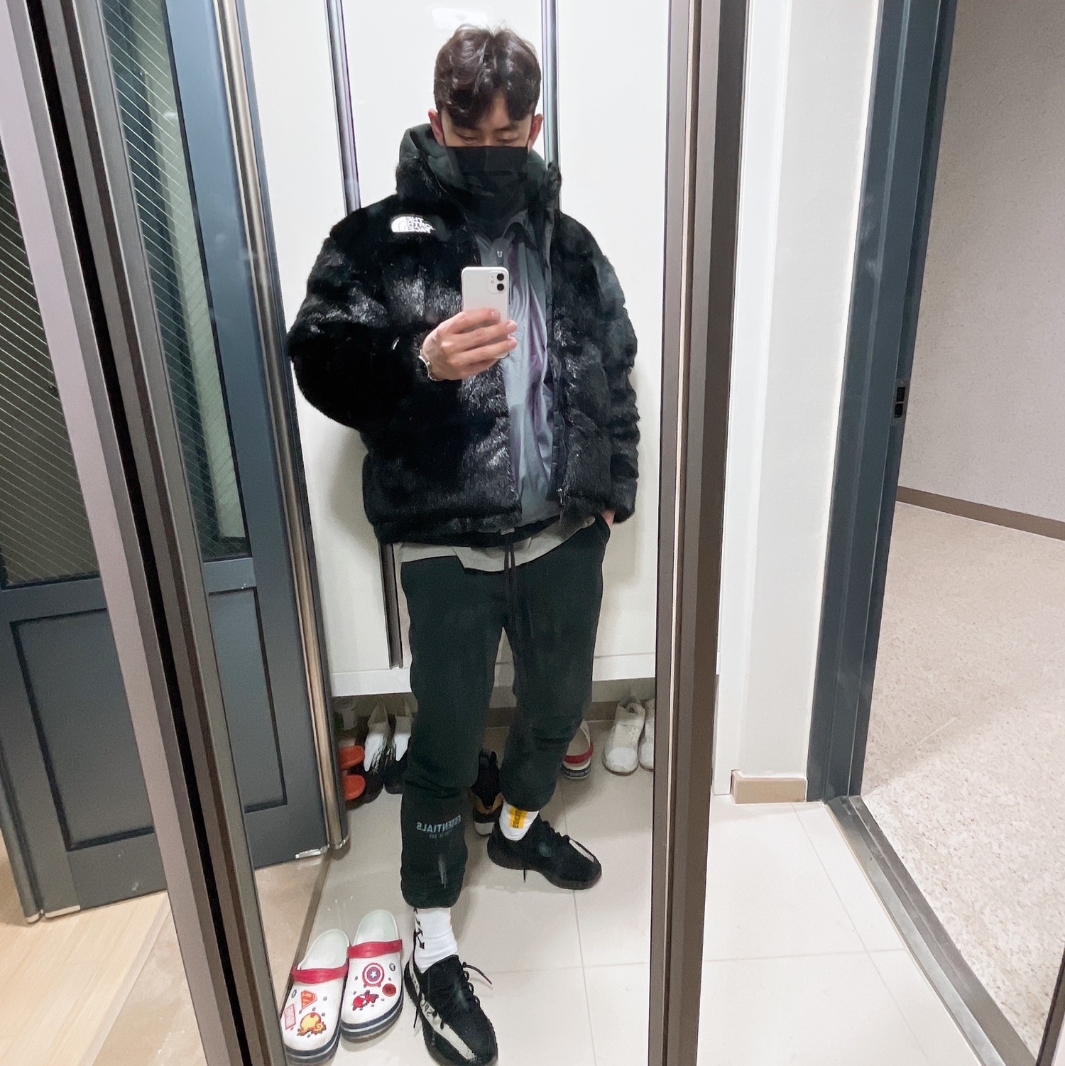 Supreme x The North Face Faux Fur Nuptse Jacket Black - 20FW, Essentials Sweatpants Dark Slate/Black 2020 착용 스타일